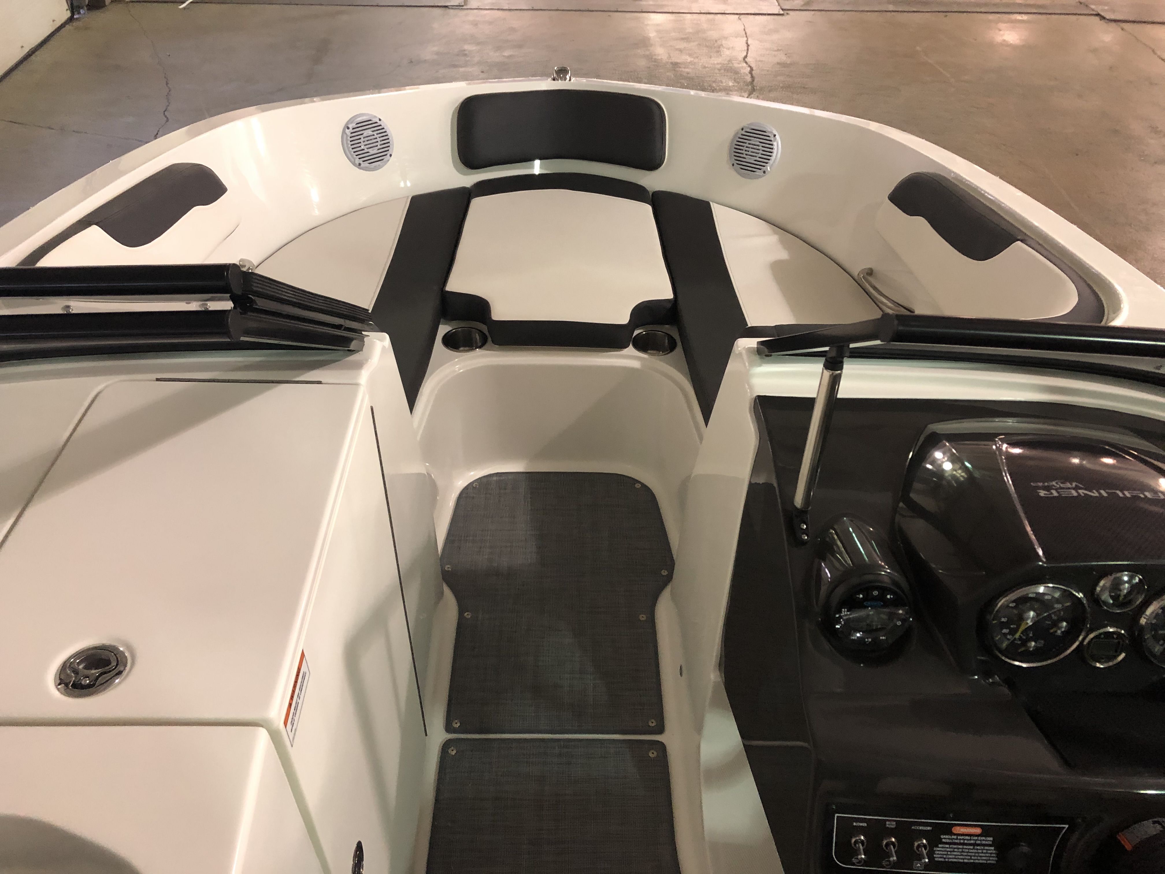 2021 Bayliner
                                                             VR6 Bowrider I/O Image Thumbnail #7