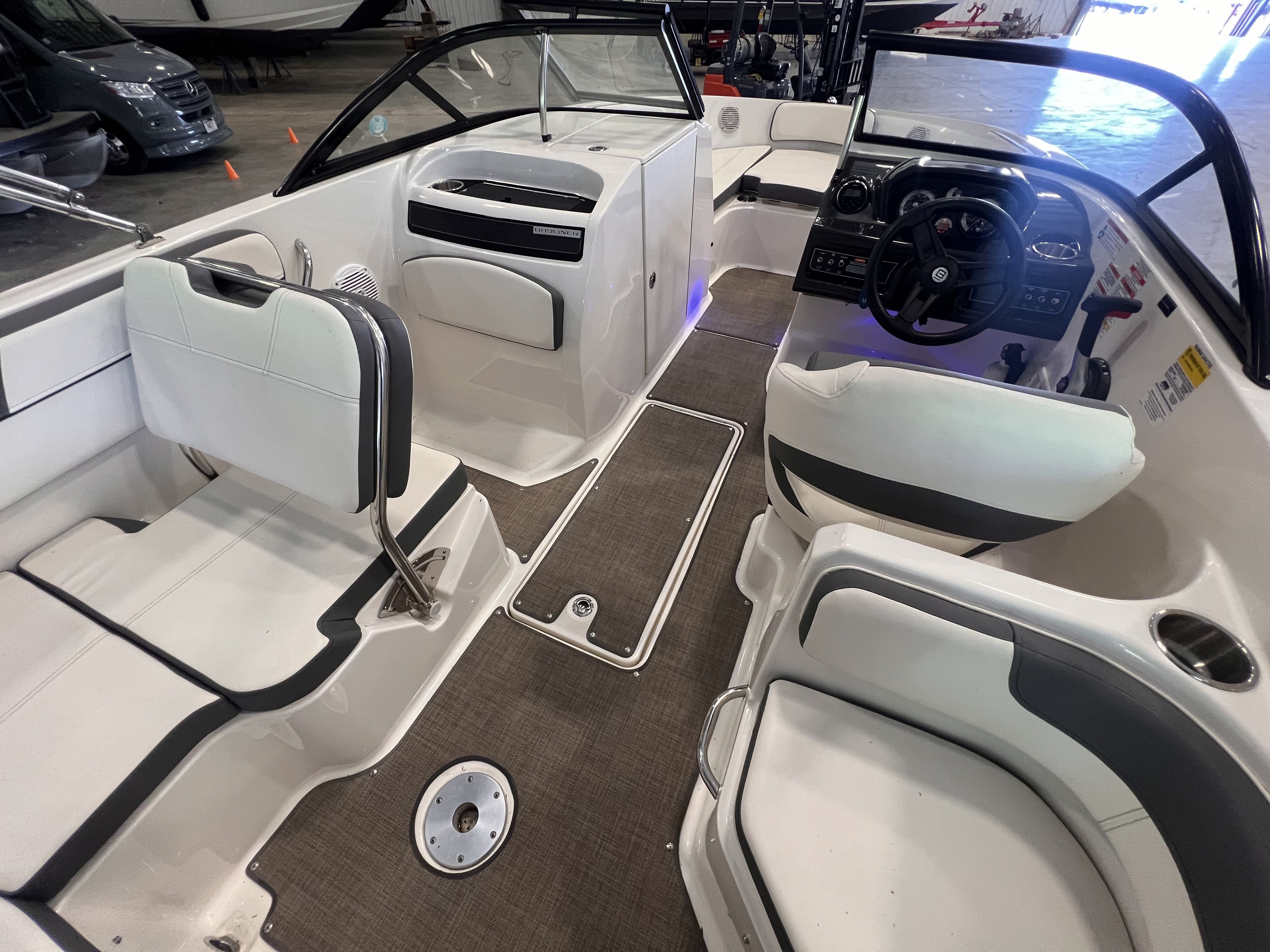 2018 Bayliner
                                                             VR6 Image Thumbnail #9