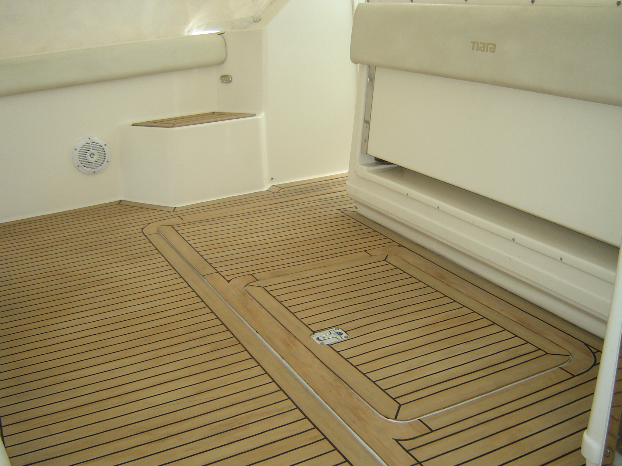 1997 Tiara Yachts 3500 EXPRESS Image Thumbnail #9