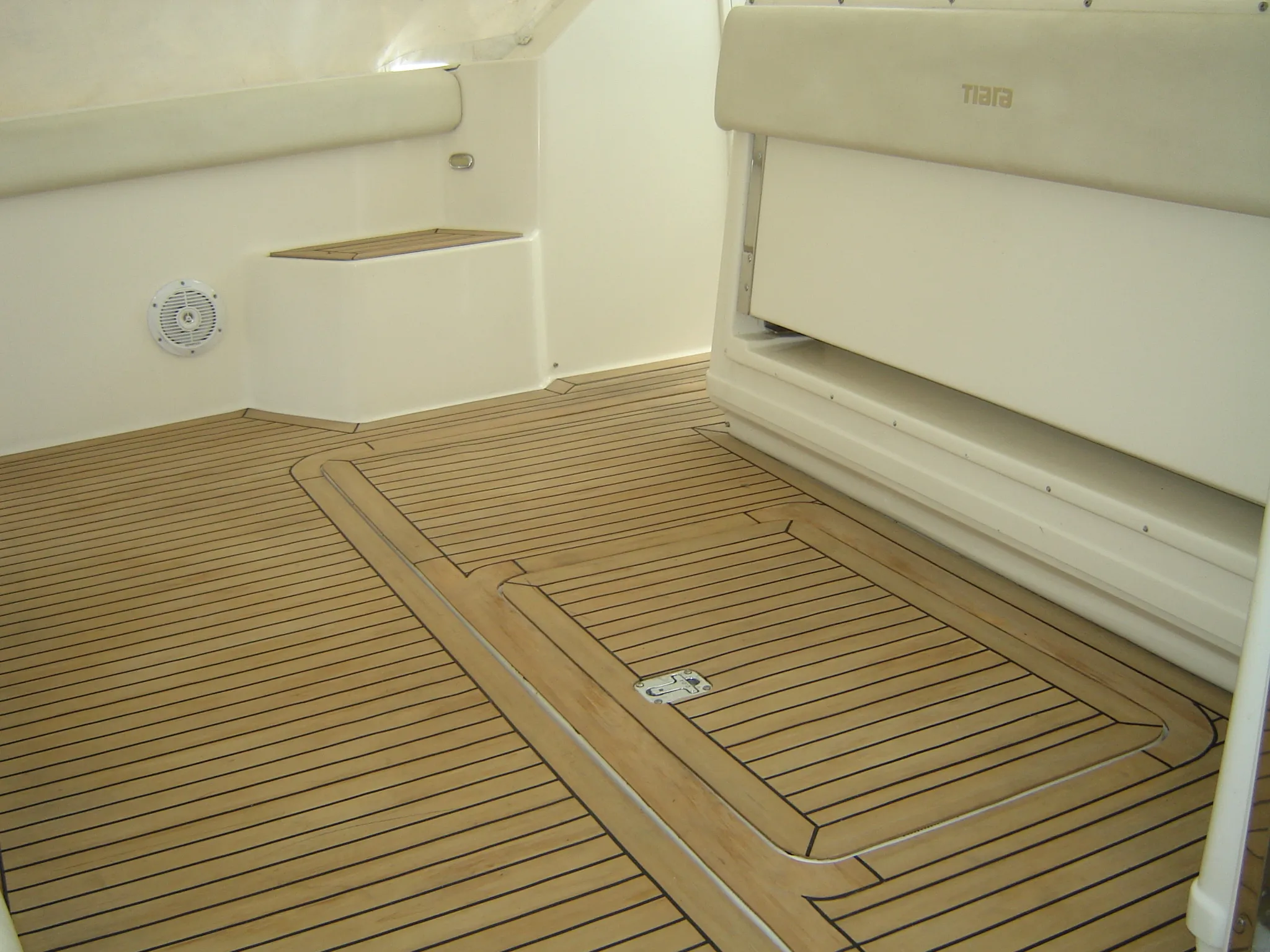 1997 Tiara Yachts 3500 EXPRESS Image Thumbnail #9