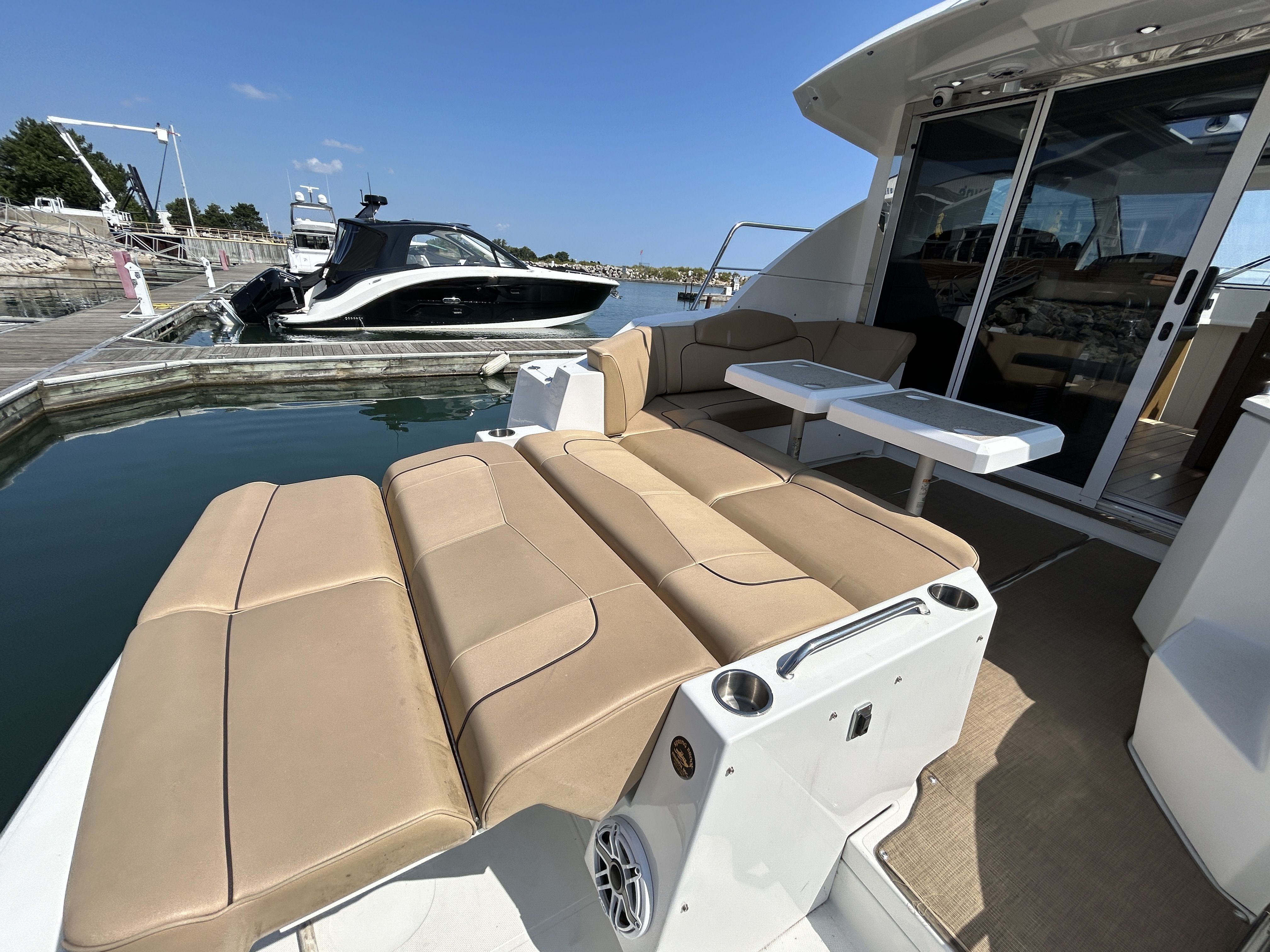 2013 Cruisers Yachts
                                                             41 CANTIUS Image Thumbnail #9