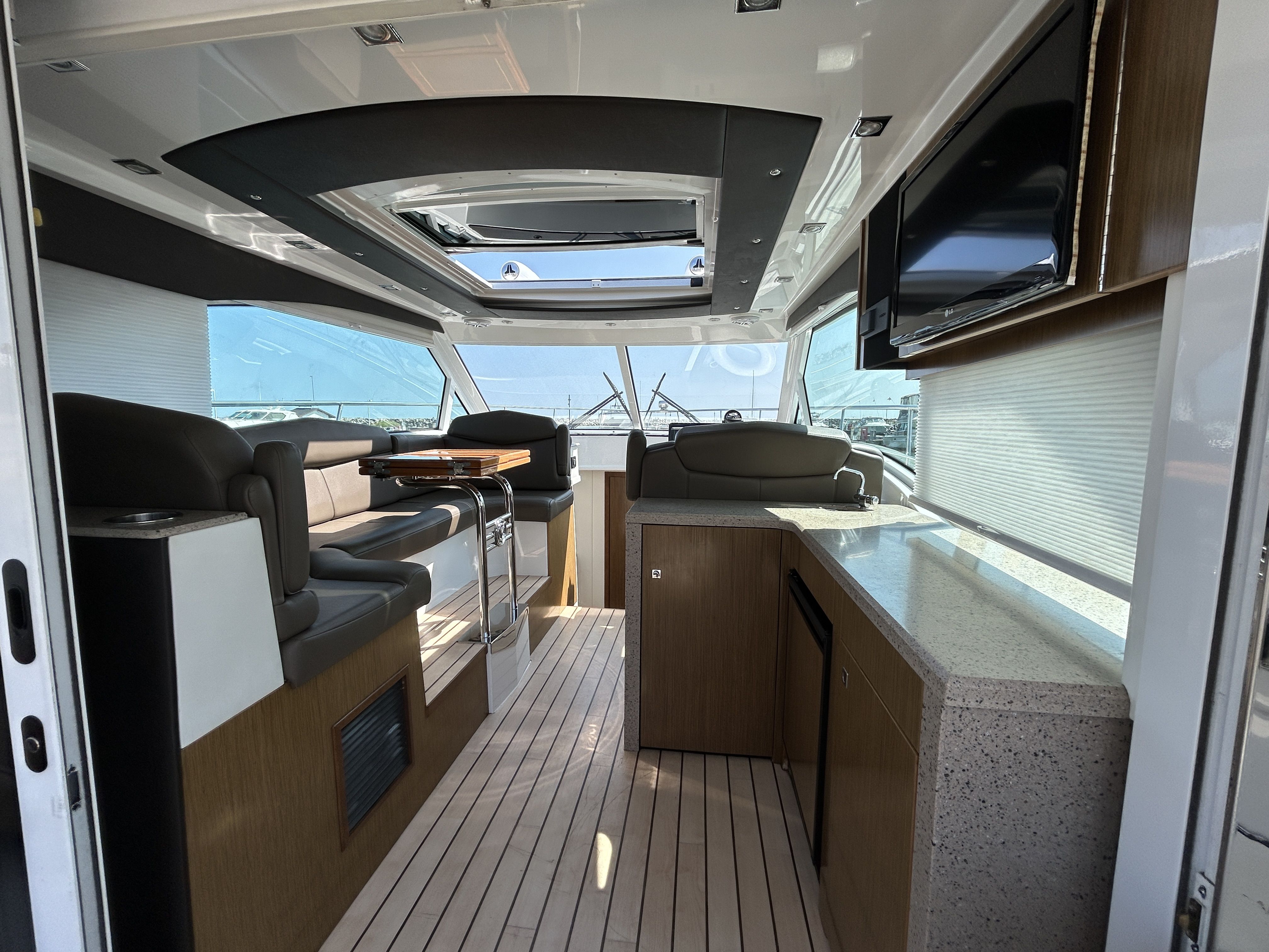 2013 Cruisers Yachts
                                                             41 CANTIUS Image Thumbnail #18