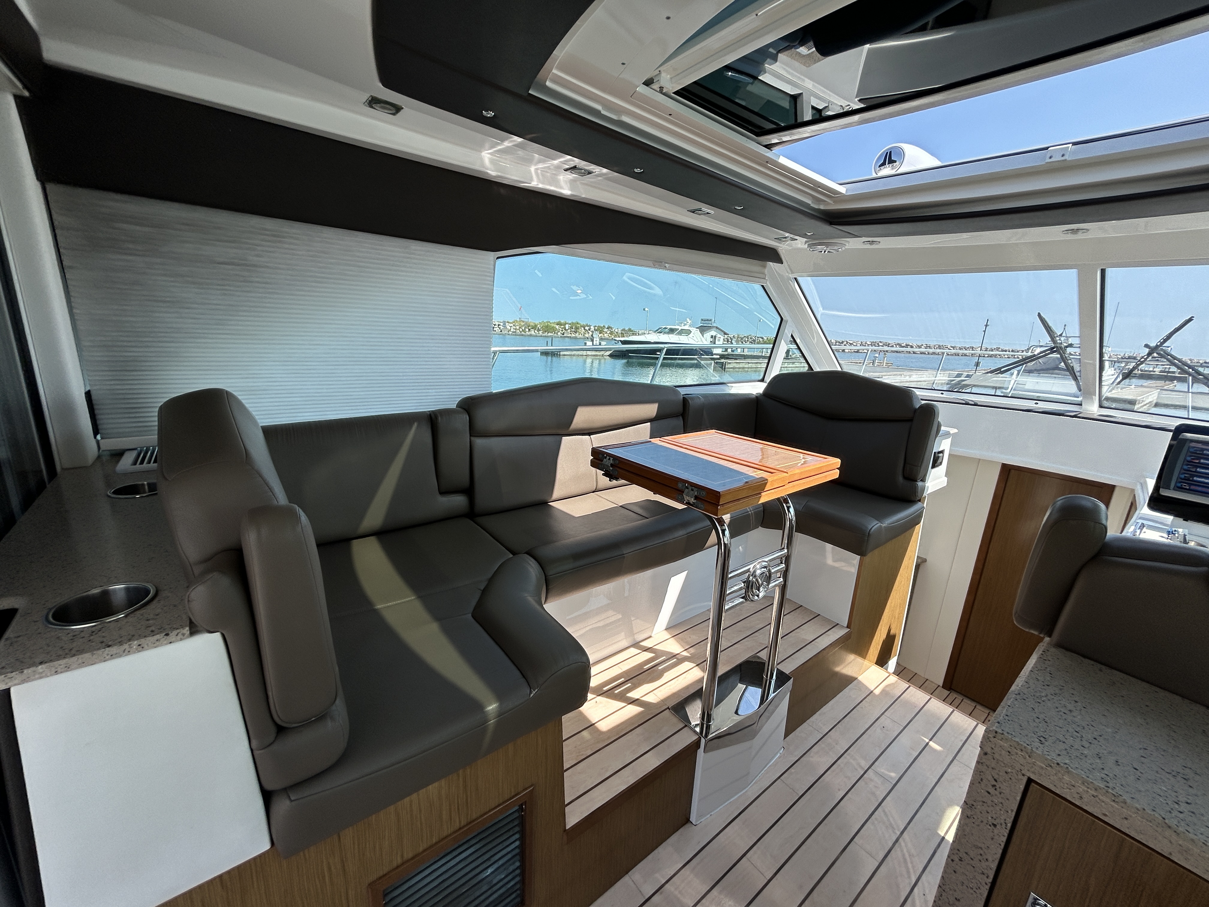 2013 Cruisers Yachts
                                                             41 CANTIUS Image Thumbnail #13