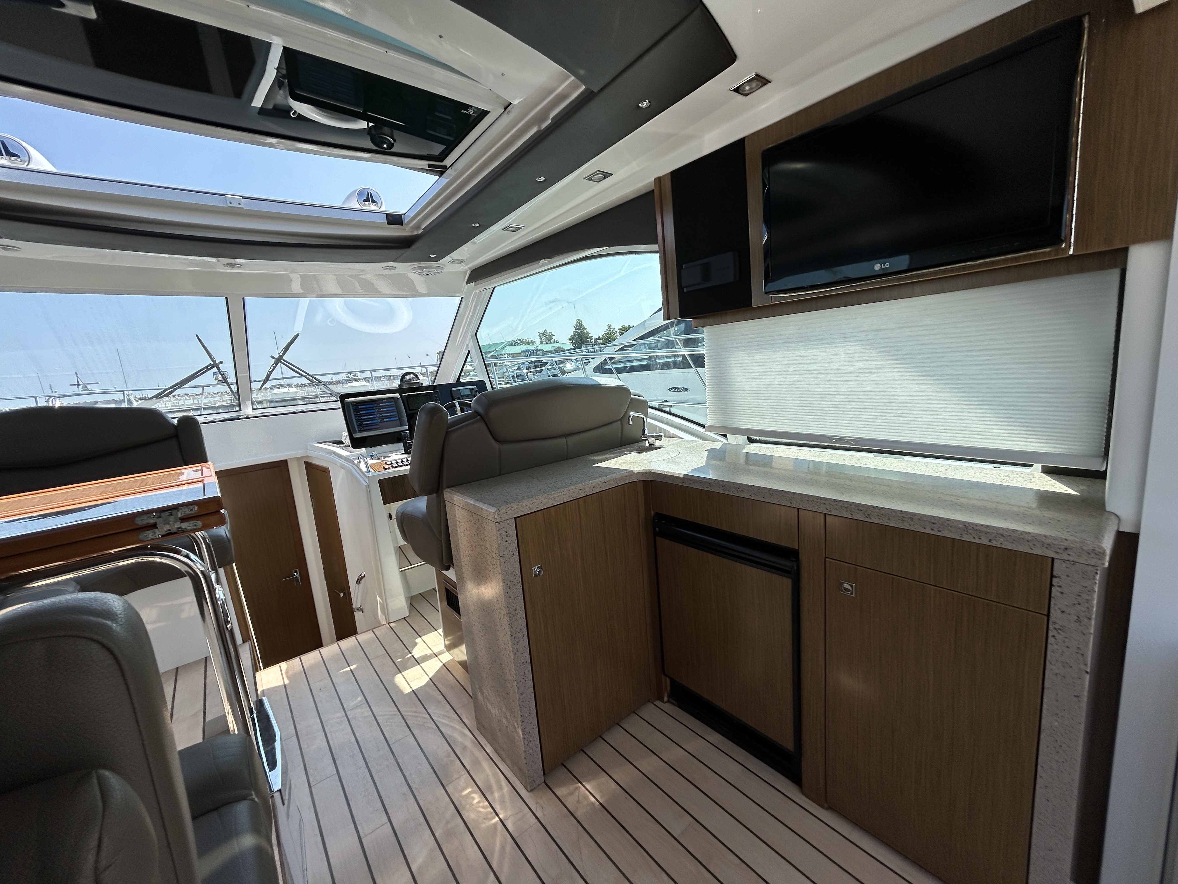 2013 Cruisers Yachts
                                                             41 CANTIUS Image Thumbnail #14