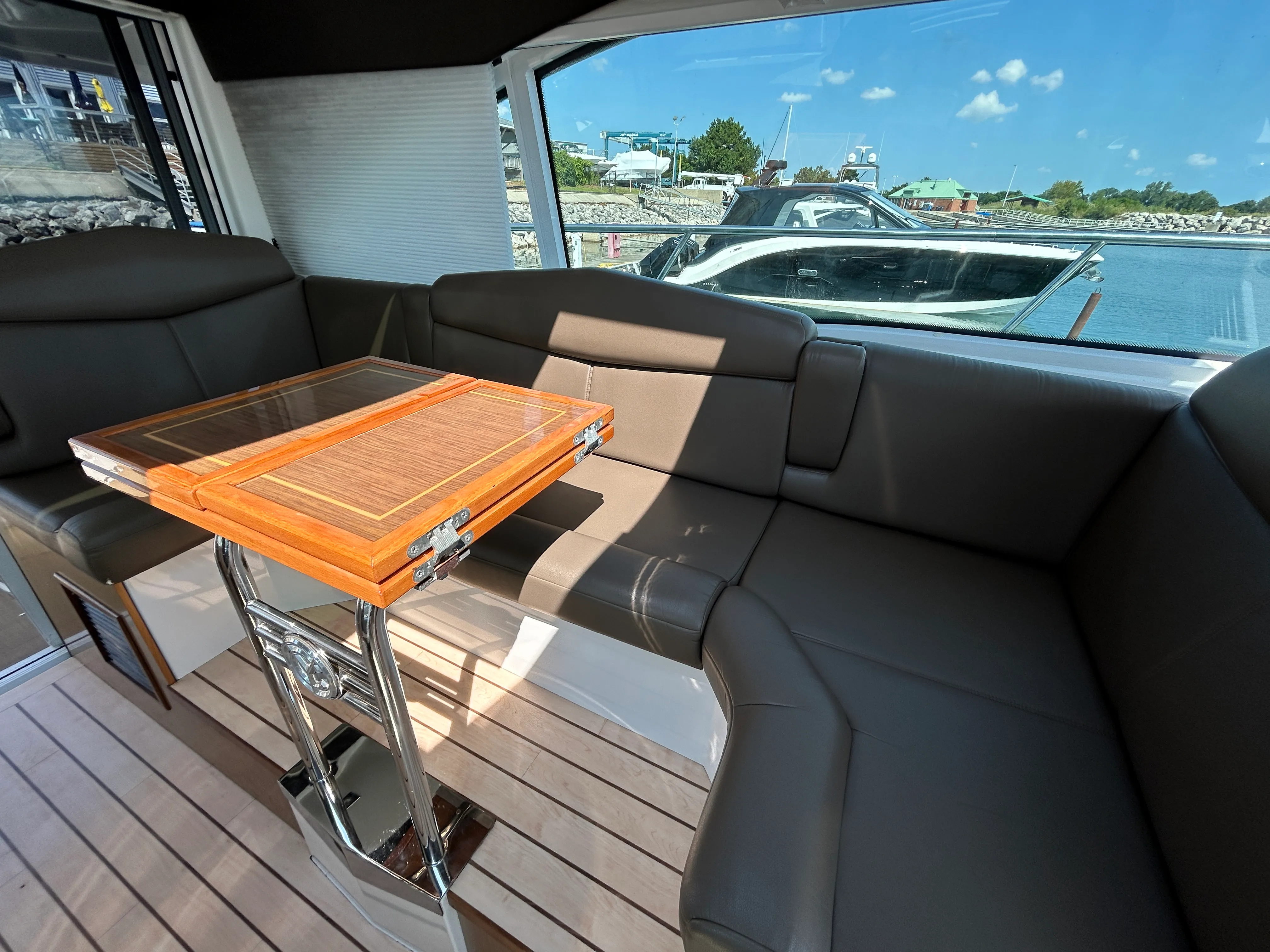 2013 Cruisers Yachts 41 CANTIUS Image Thumbnail #15