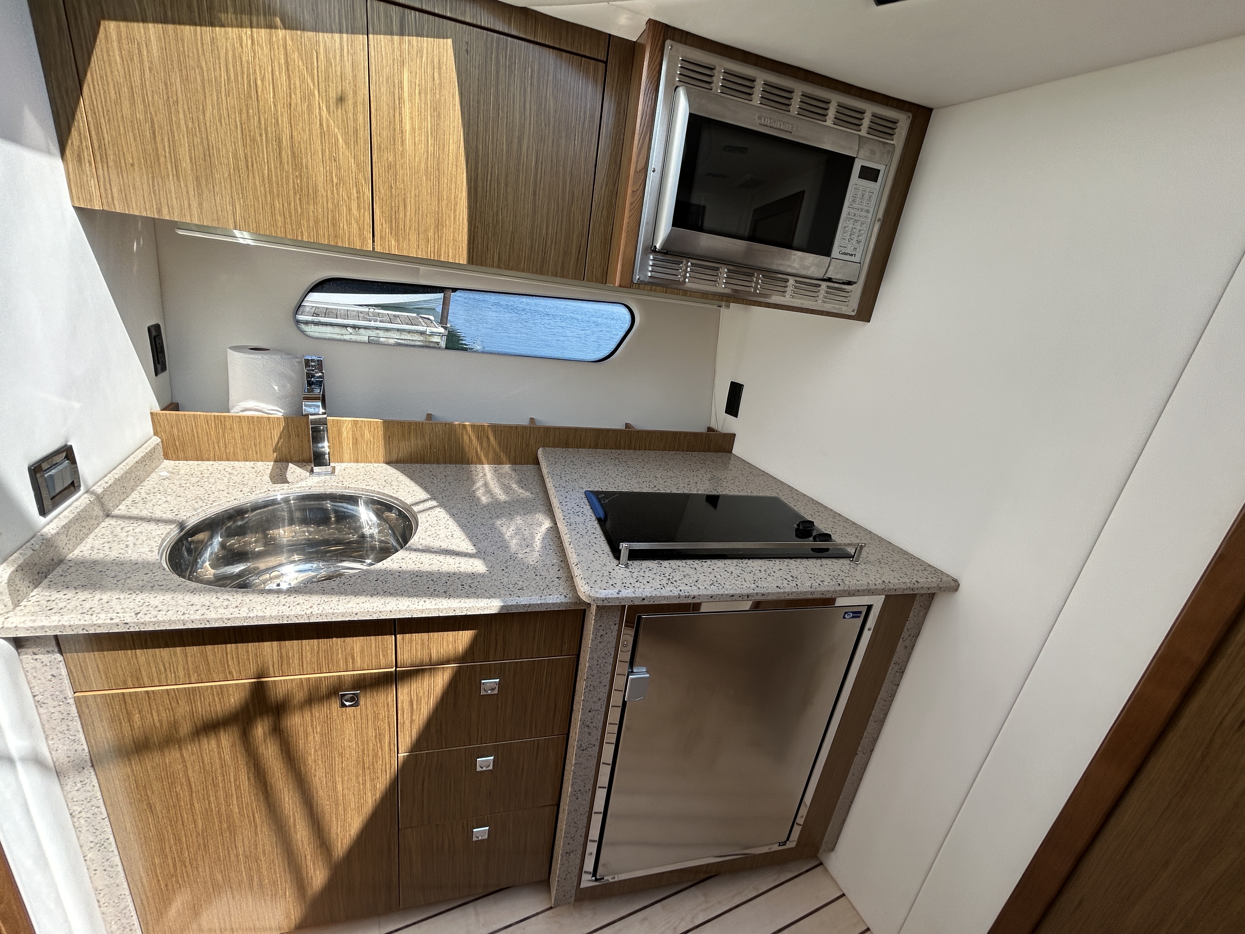2013 Cruisers Yachts
                                                             41 CANTIUS Image Thumbnail #21