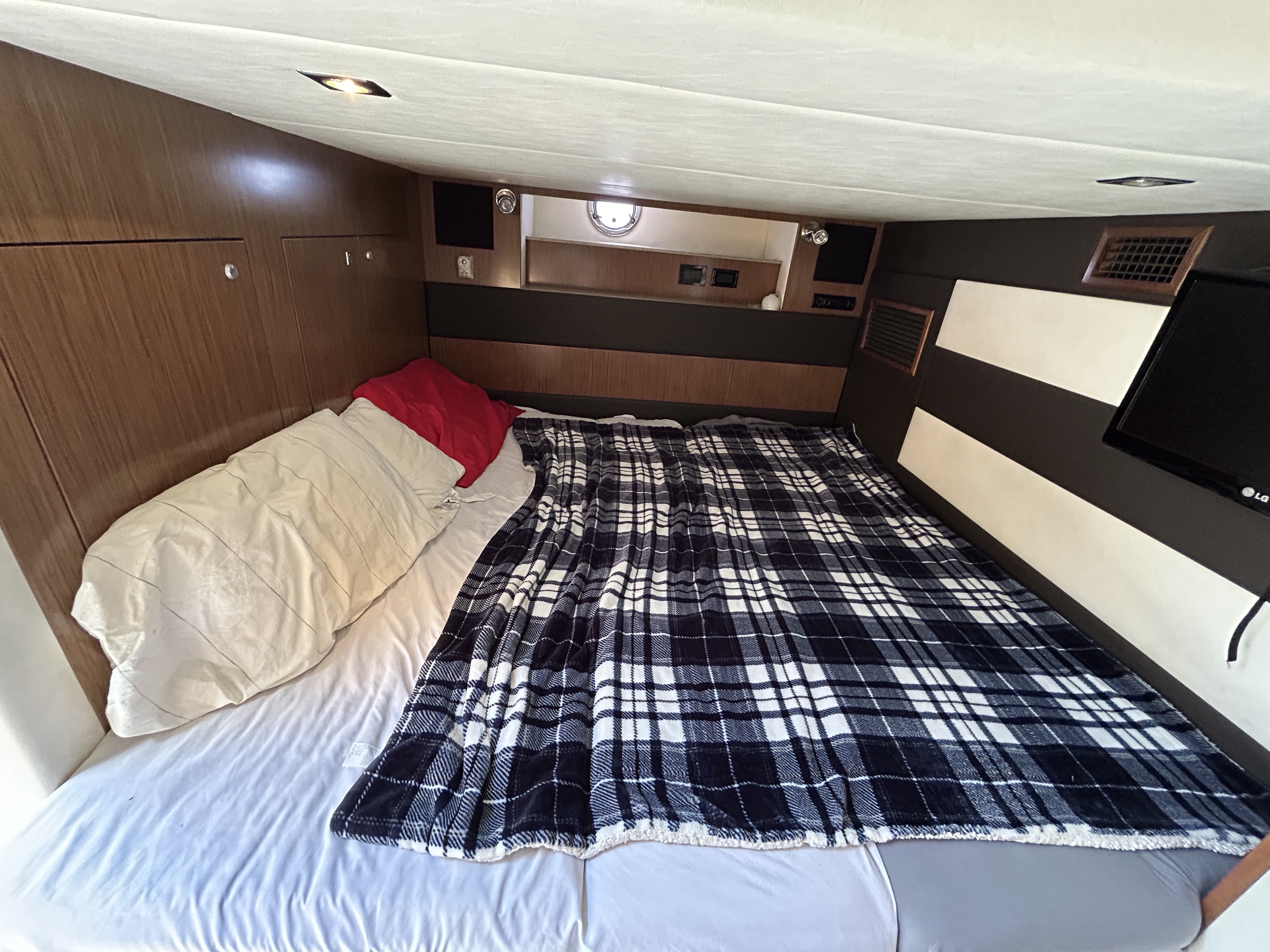 2013 Cruisers Yachts
                                                             41 CANTIUS Image Thumbnail #28