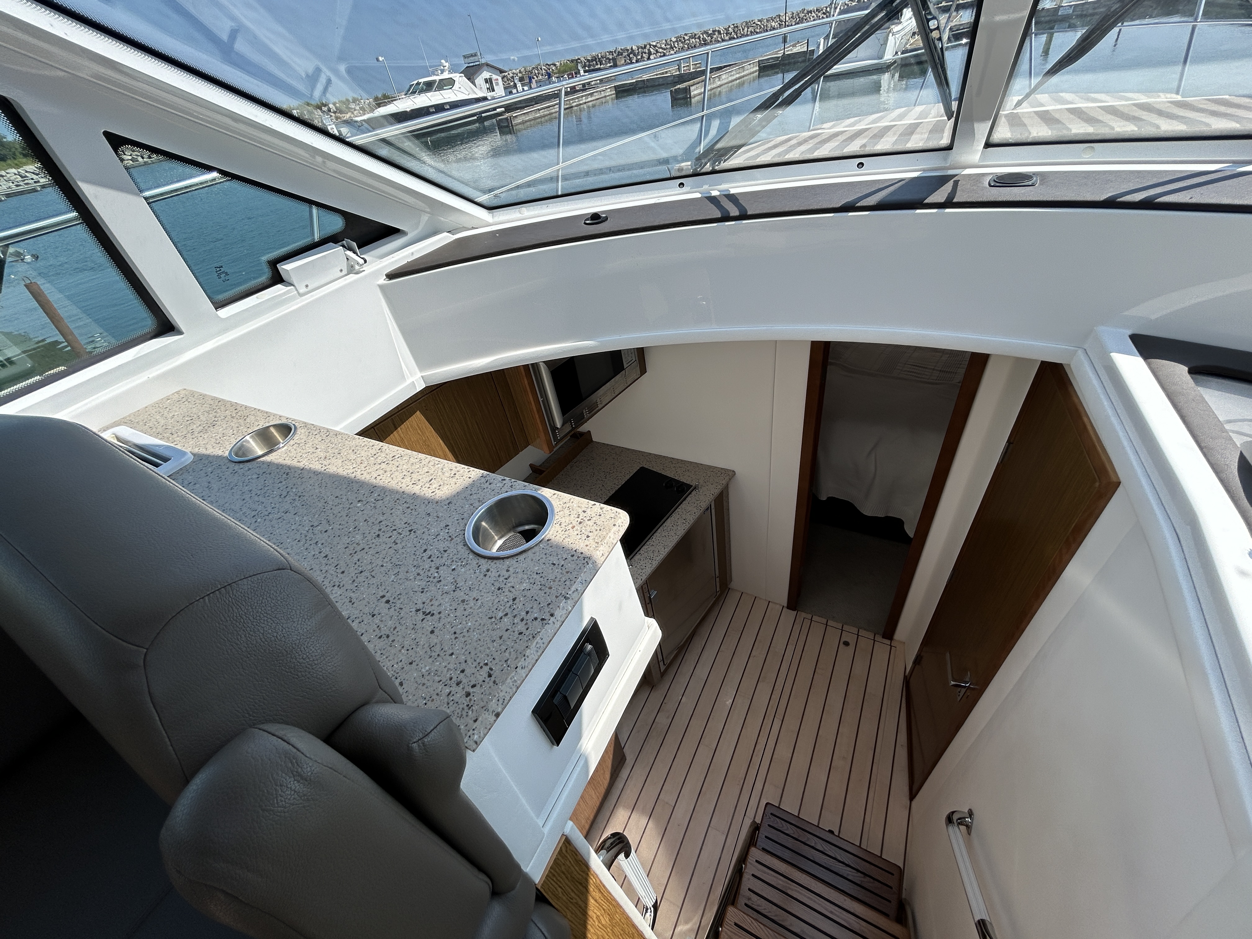 2013 Cruisers Yachts
                                                             41 CANTIUS Image Thumbnail #20