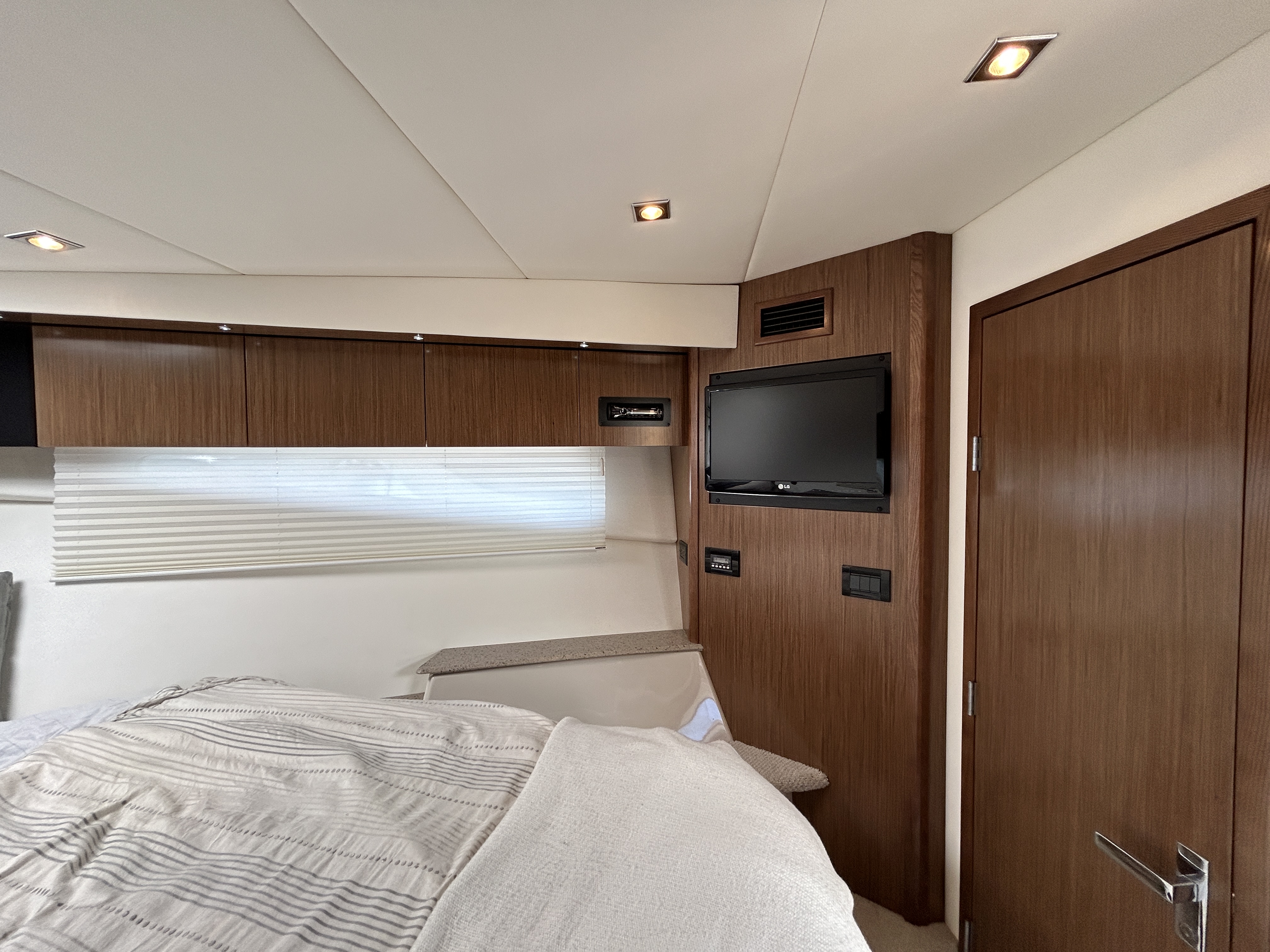 2013 Cruisers Yachts
                                                             41 CANTIUS Image Thumbnail #23