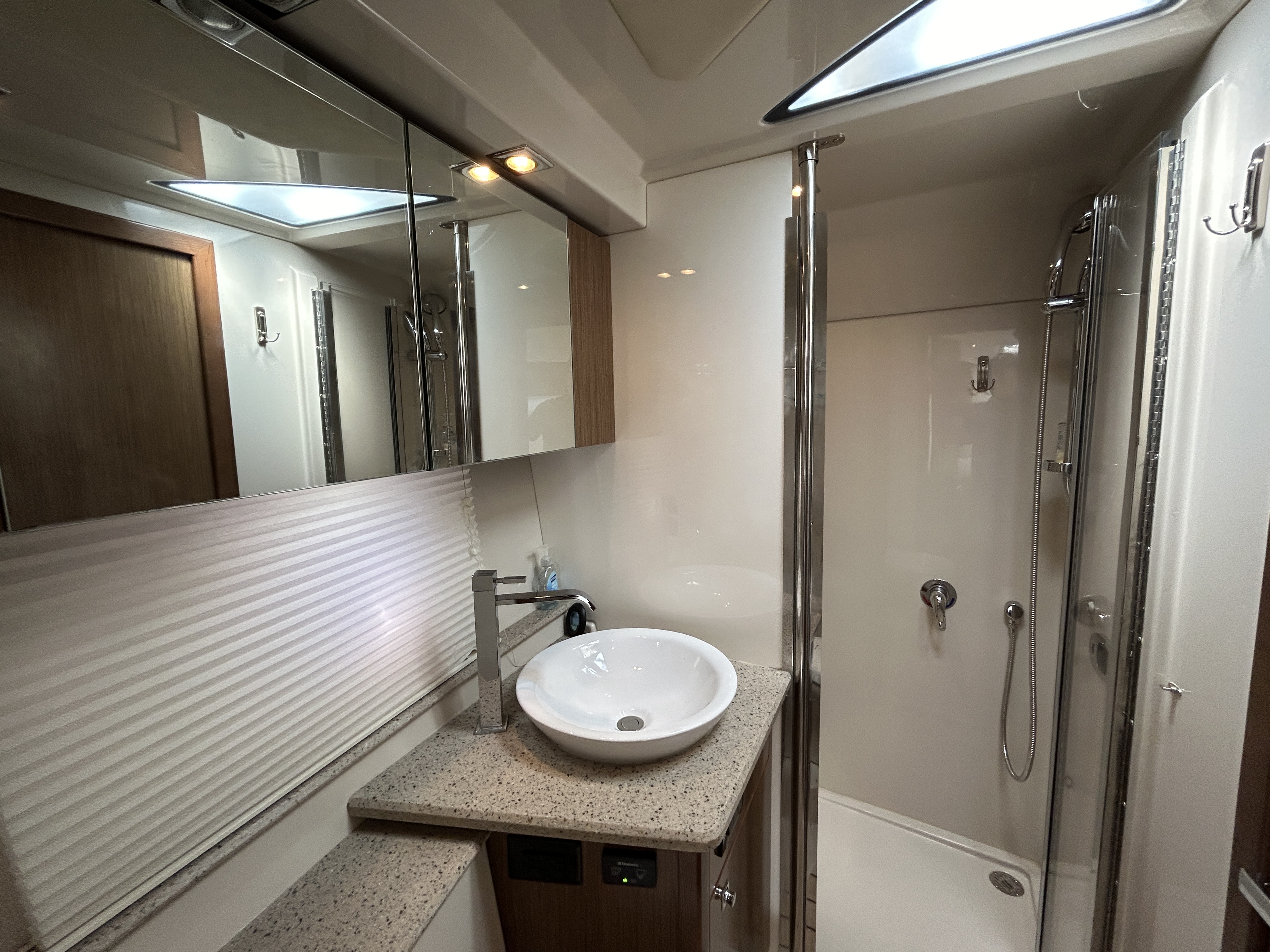 2013 Cruisers Yachts
                                                             41 CANTIUS Image Thumbnail #29