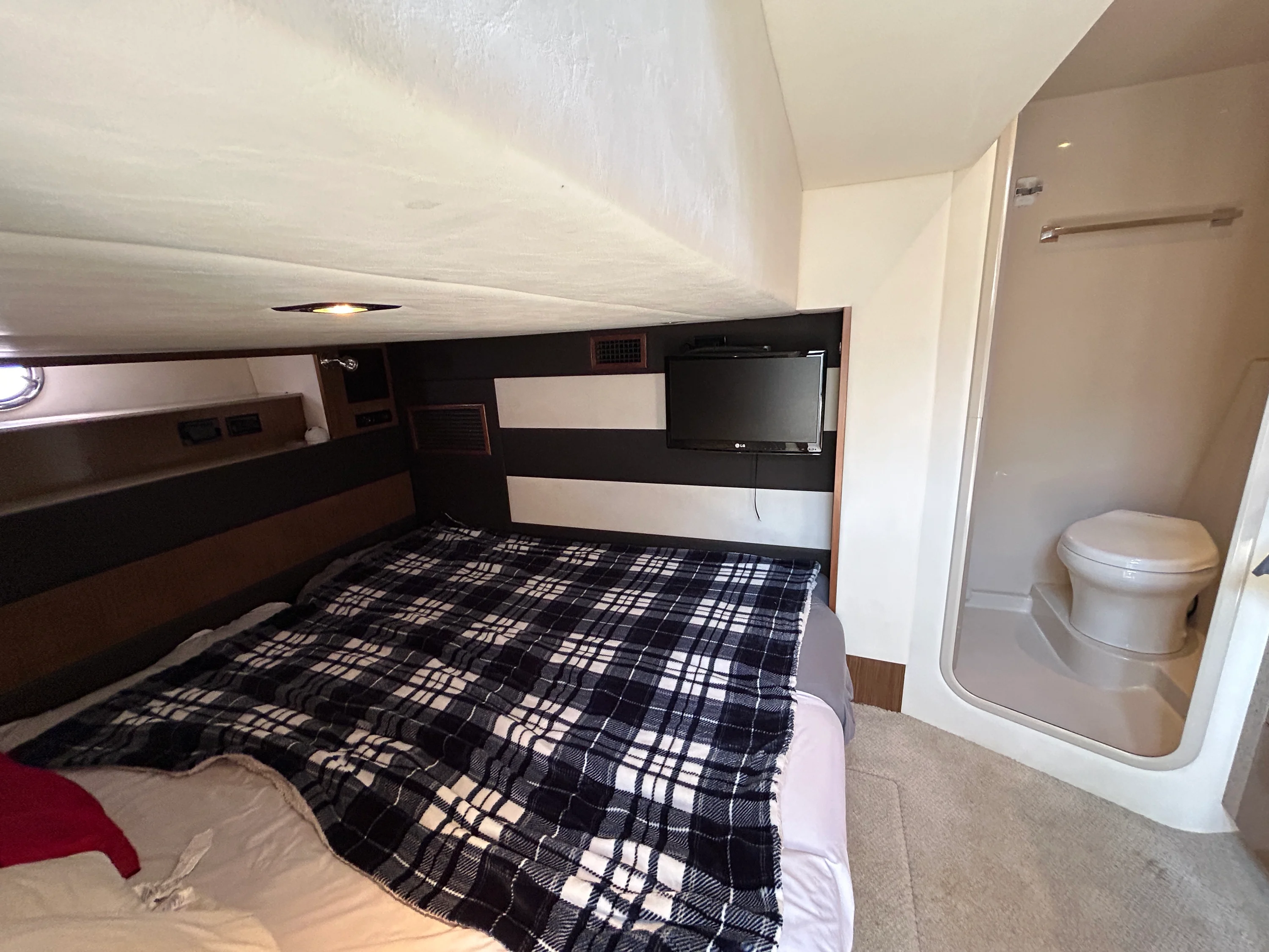 2013 Cruisers Yachts 41 CANTIUS Image Thumbnail #25