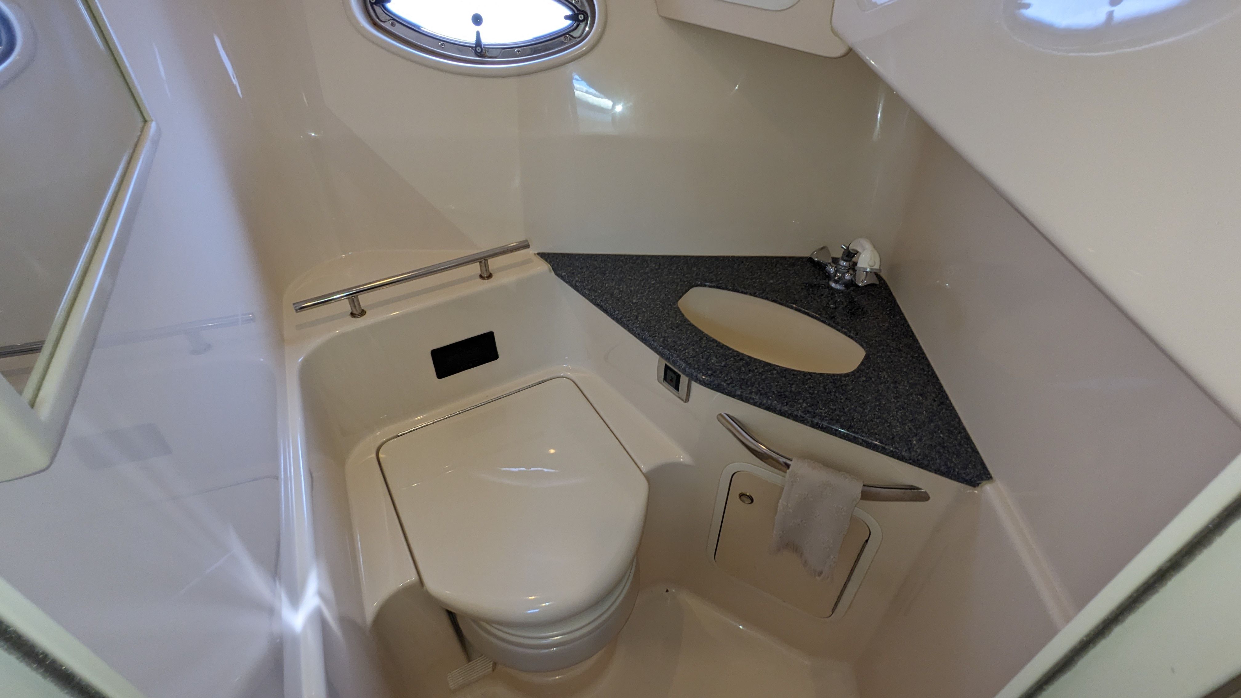 2003 Sea Ray
                                                             420 SUNDANCER Image Thumbnail #27