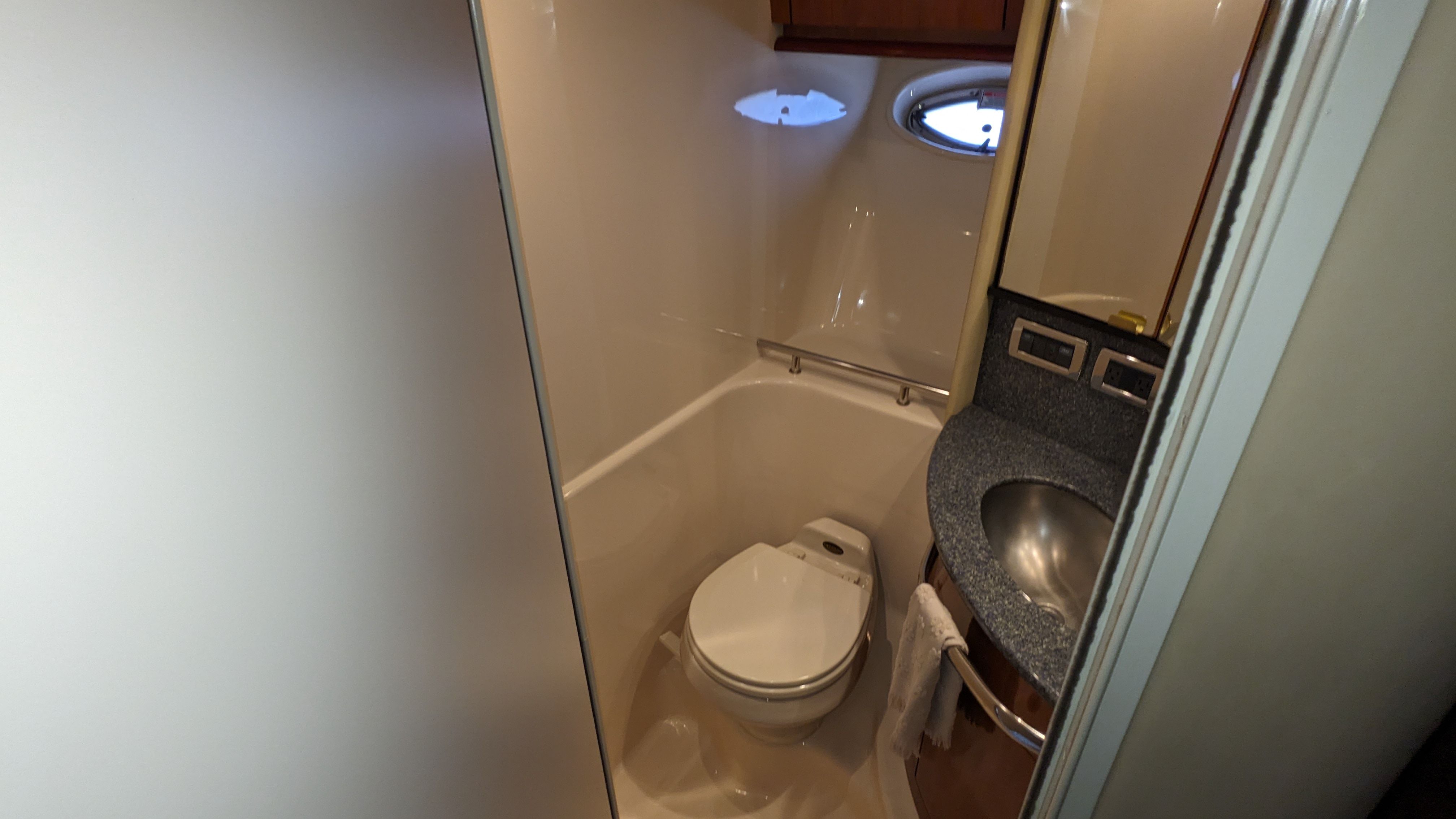 2003 Sea Ray
                                                             420 SUNDANCER Image Thumbnail #28