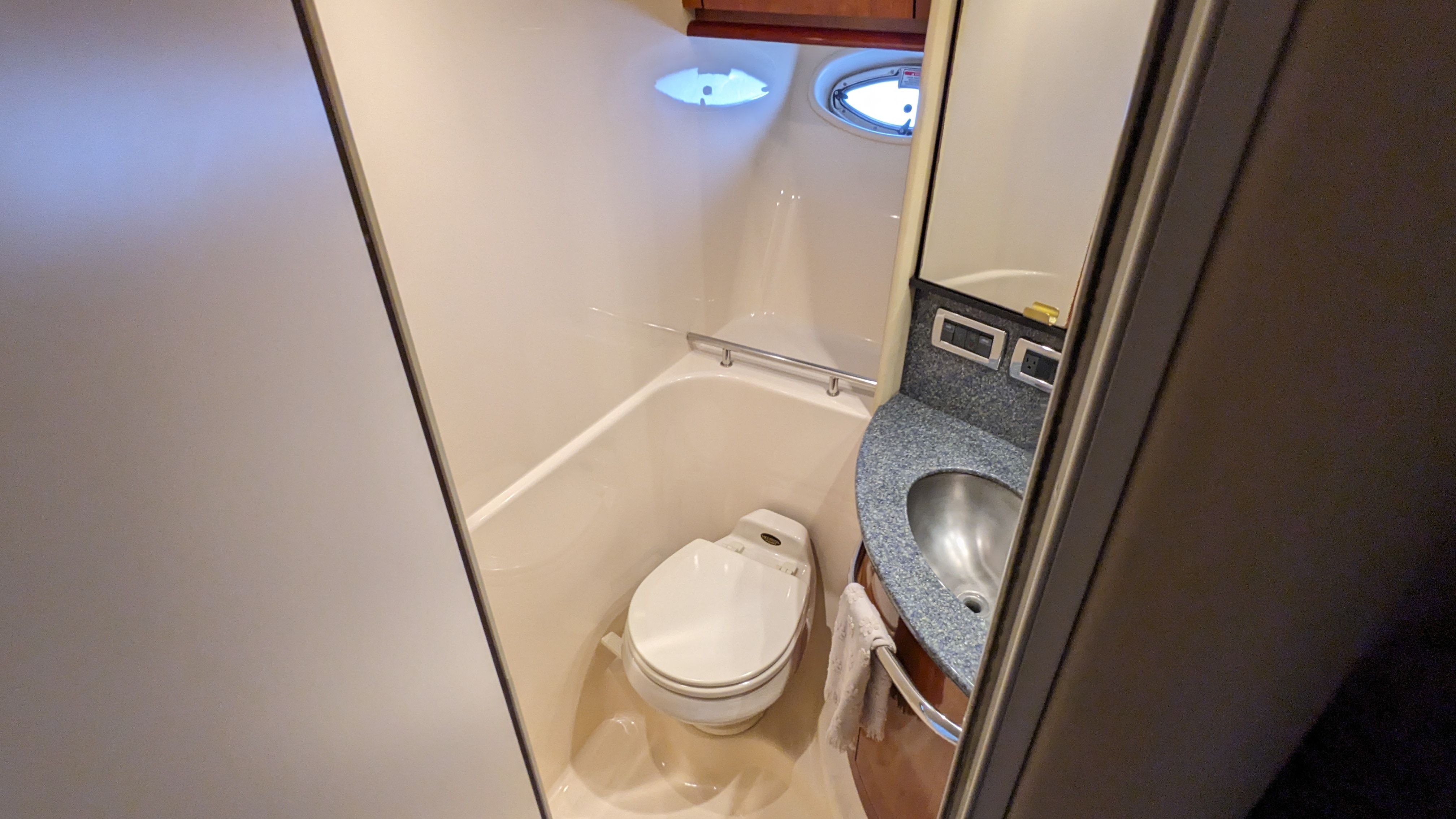 2003 Sea Ray
                                                             420 SUNDANCER Image Thumbnail #29