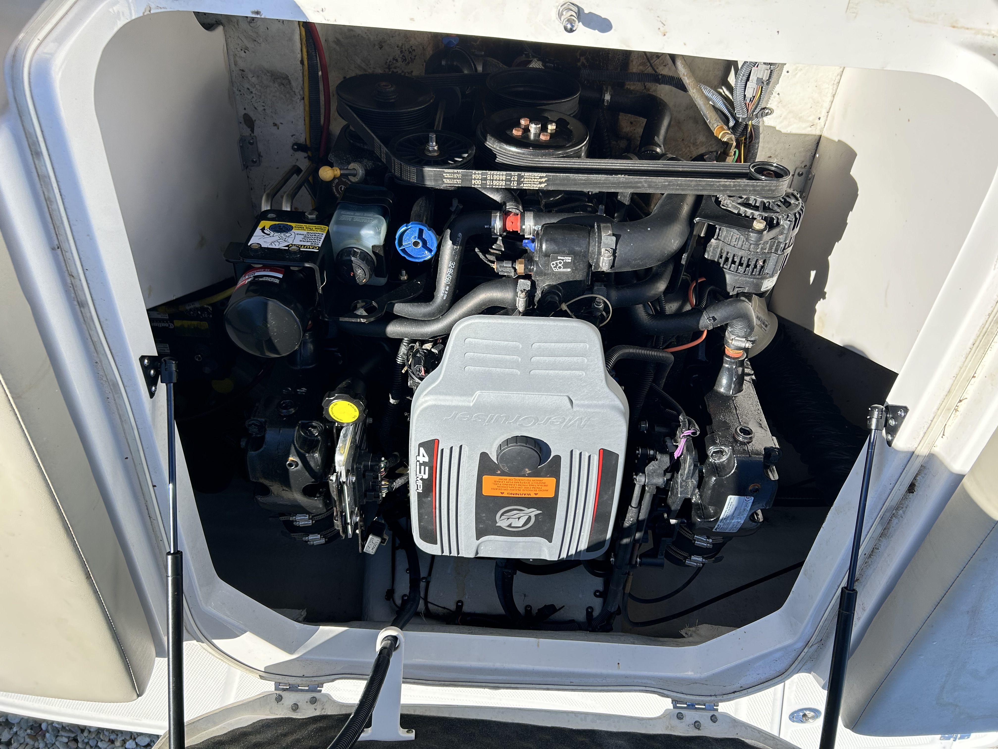 2015 Chaparral
                                                             21 H2O SF Image Thumbnail #6