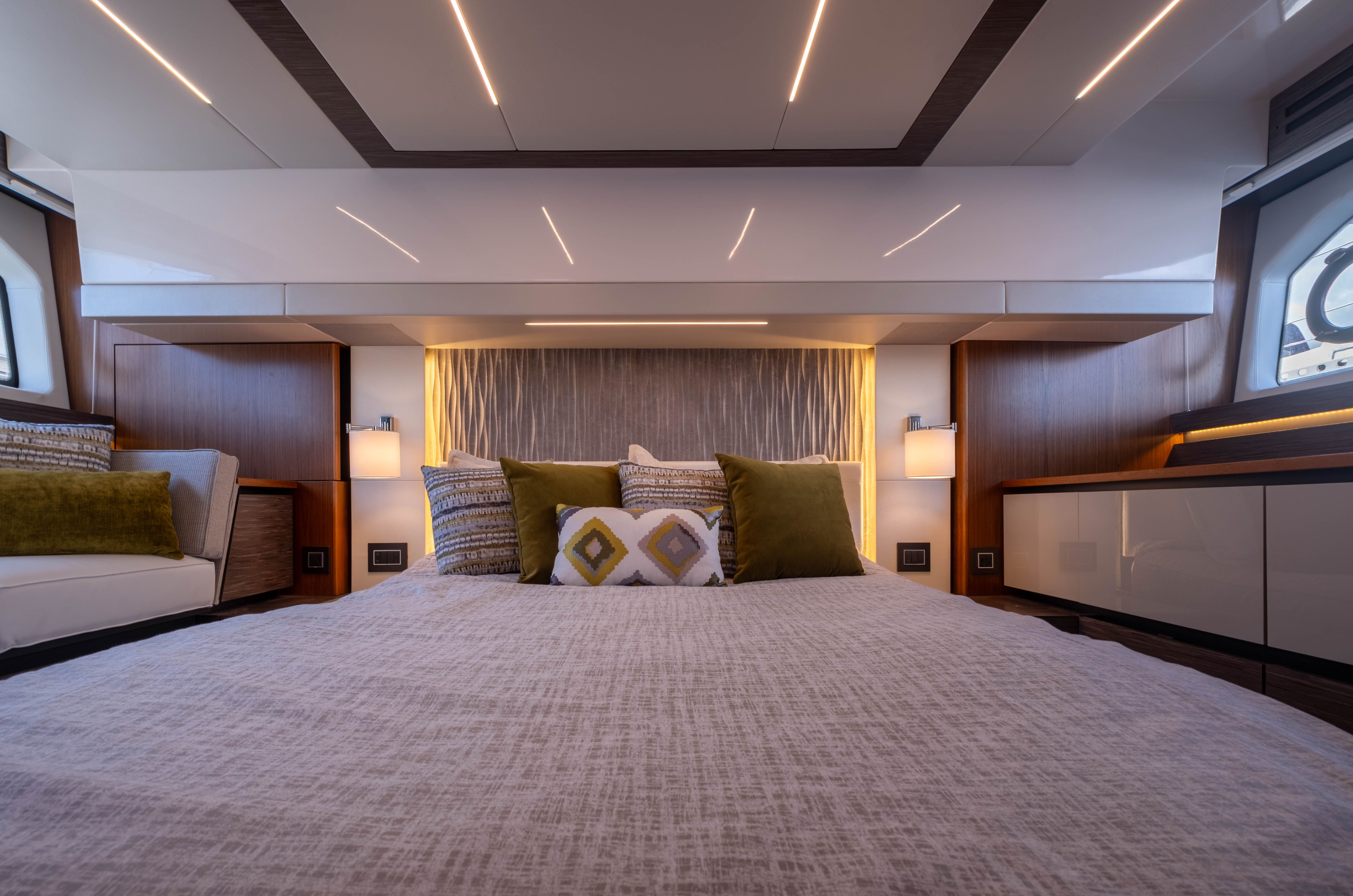 2020 Tiara Yachts
                                                             49 COUPE Image Thumbnail #70