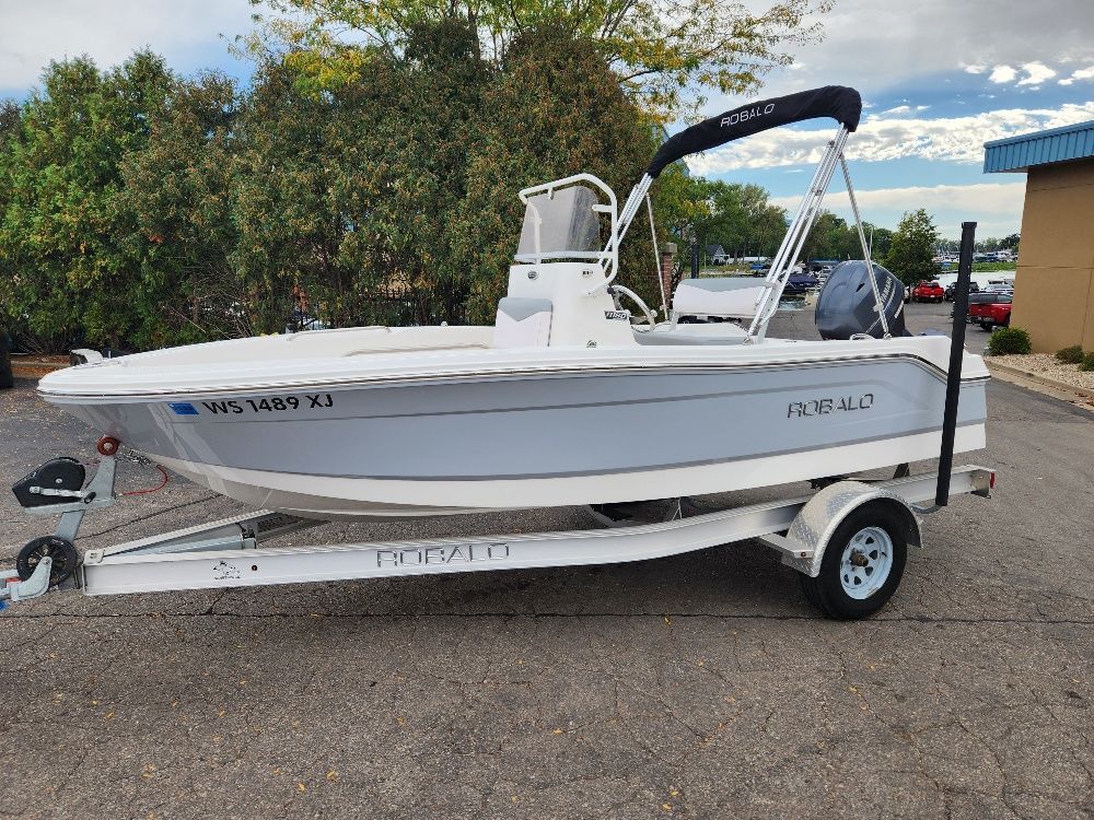 2020 Robalo
                                                             R160 Image Thumbnail #0