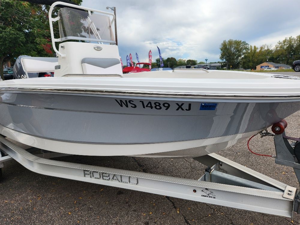 2020 Robalo
                                                             R160 Image Thumbnail #1