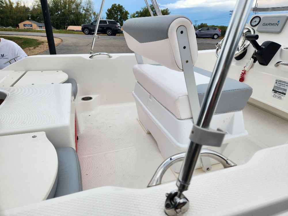 2020 Robalo
                                                             R160 Image Thumbnail #7