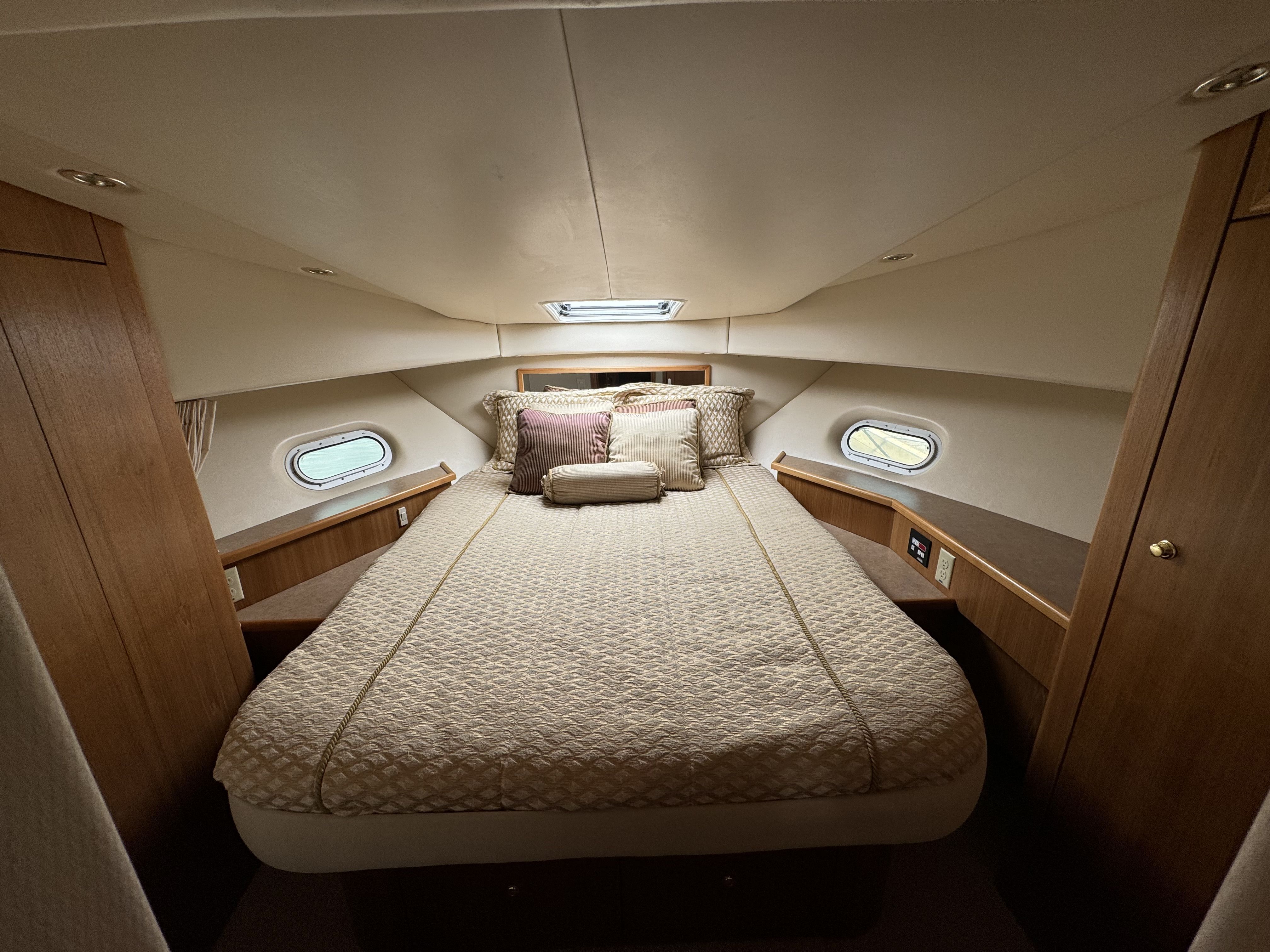 2000 Bayliner 5288 PILOTHOUSE MOTORHOUSE Image Thumbnail #31