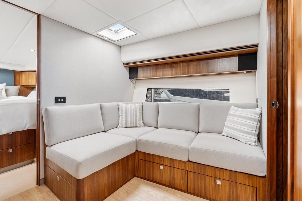 2018 Riviera
                                                             4800SY Image Thumbnail #36