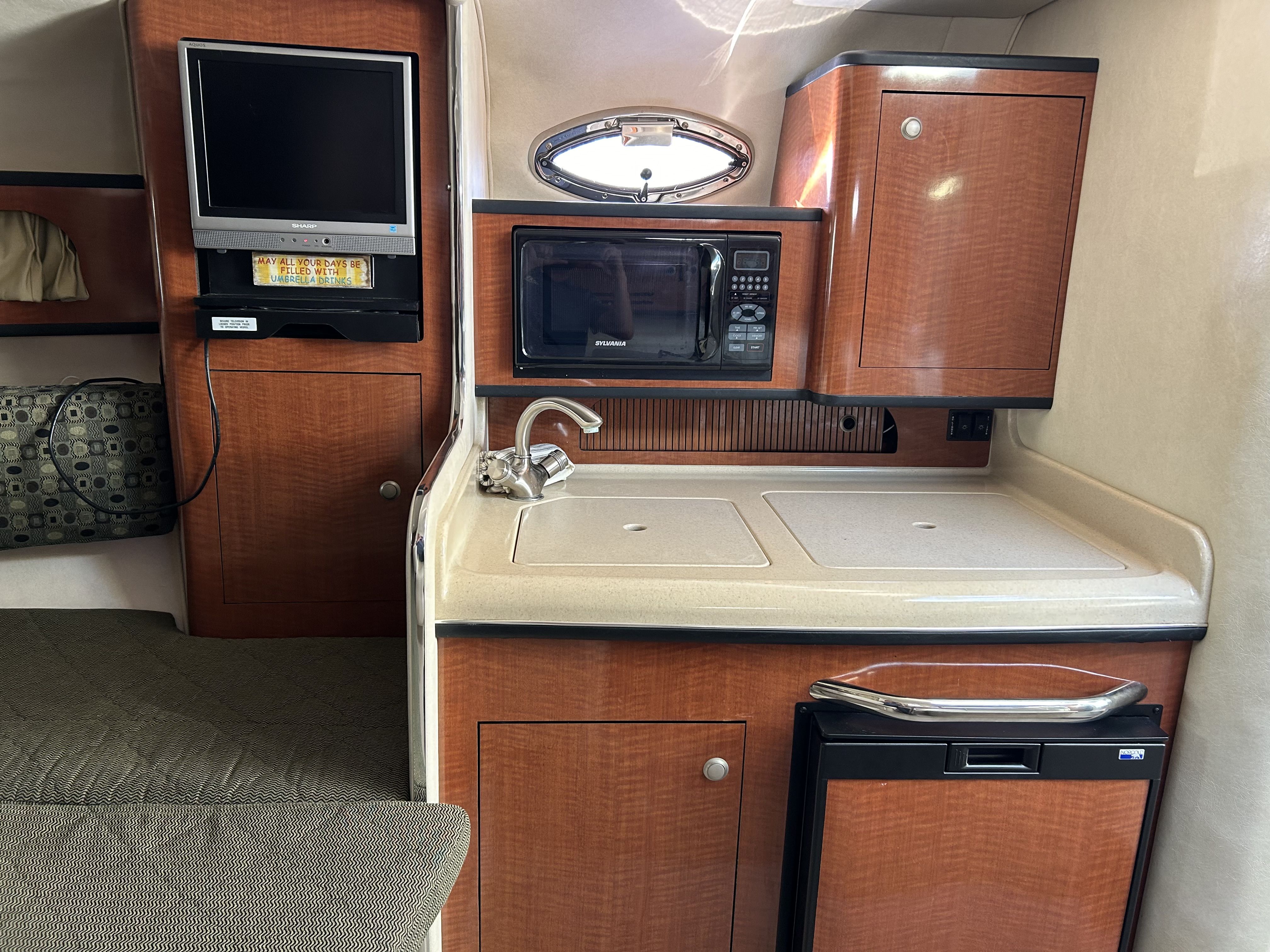 2005 Sea Ray
                                                             280 SUNDANCER Image Thumbnail #12