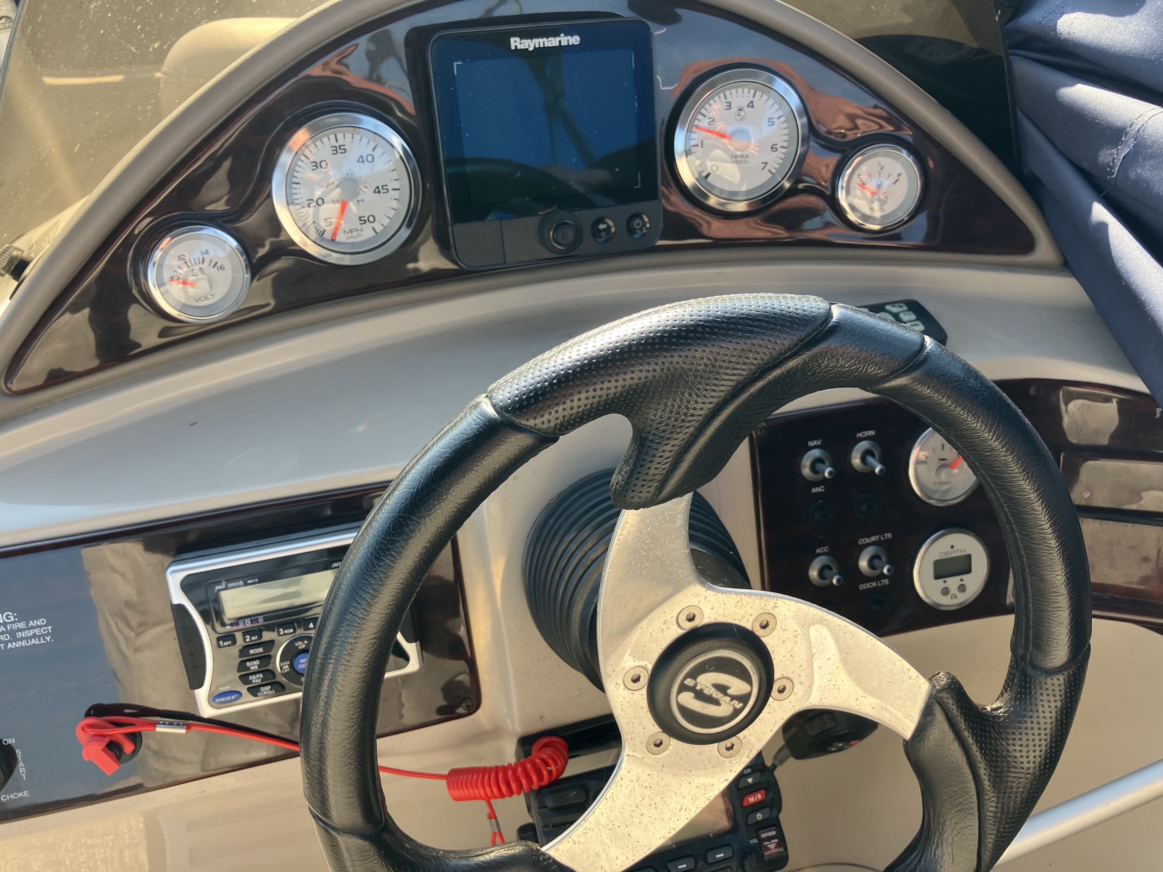 2013 Sylvan 8524 MIRAGE Image Thumbnail #12