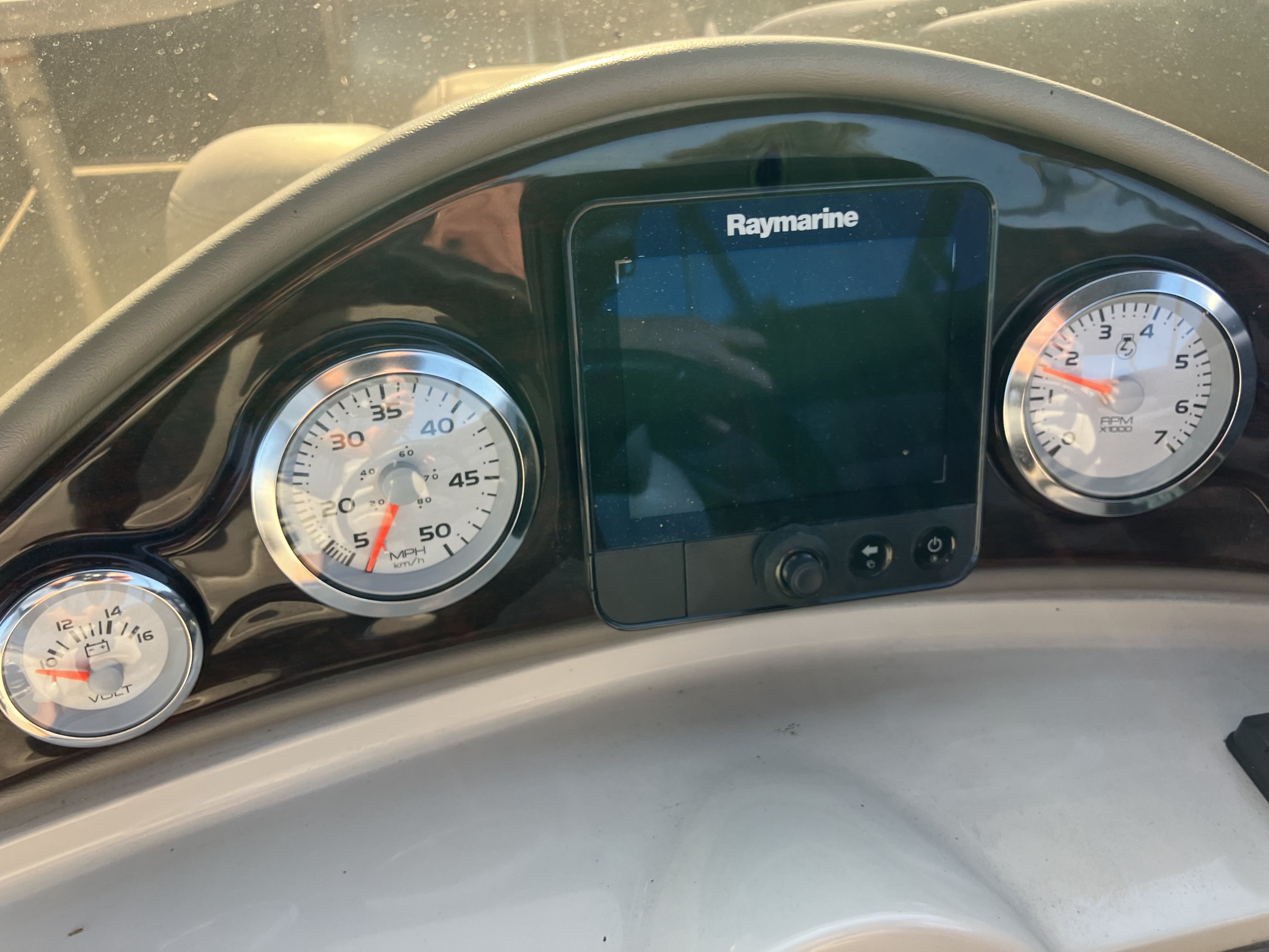 2013 Sylvan 8524 MIRAGE Image Thumbnail #13