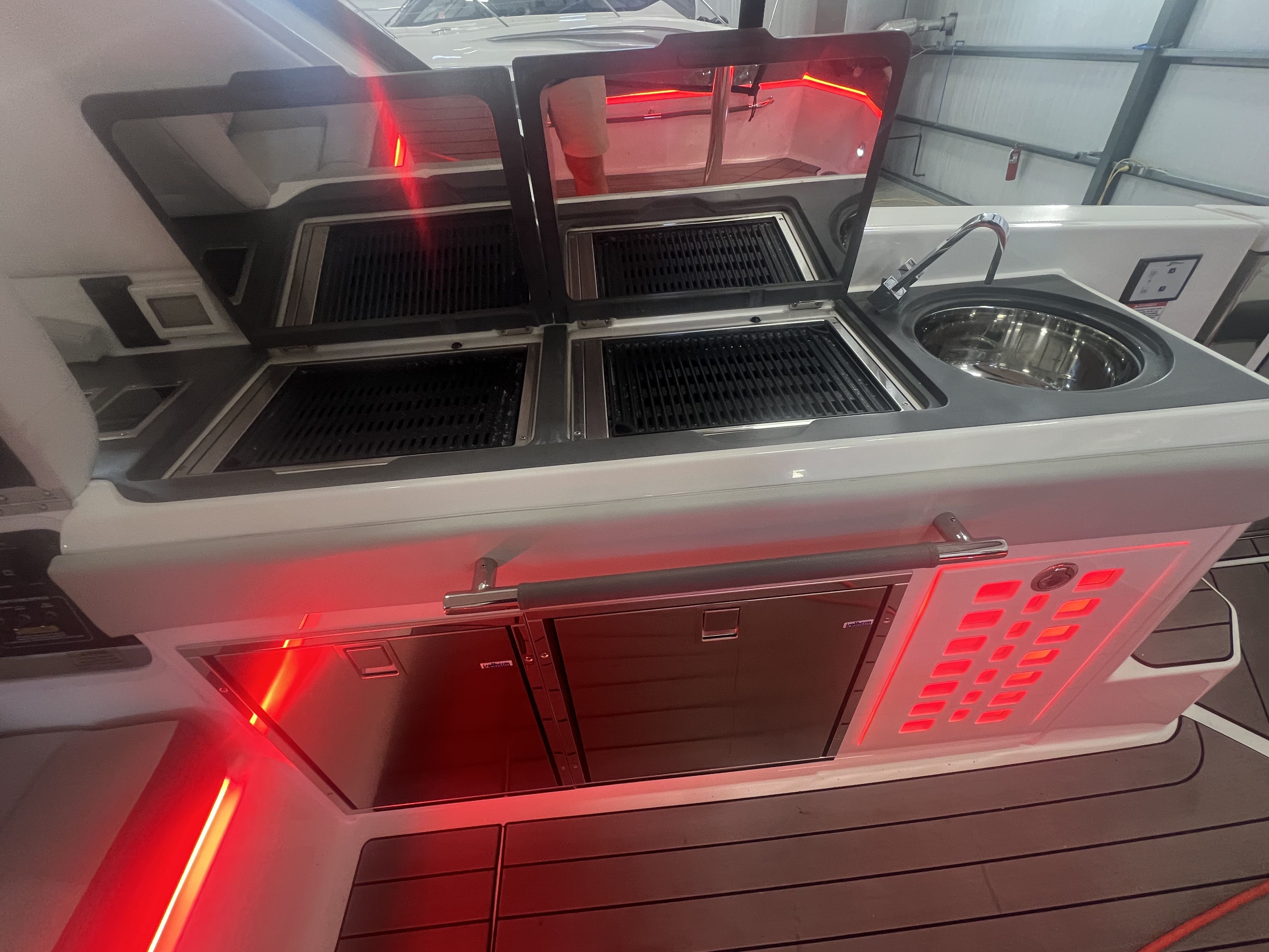 2022 Sea Ray
                                                             400 SLX Image Thumbnail #13