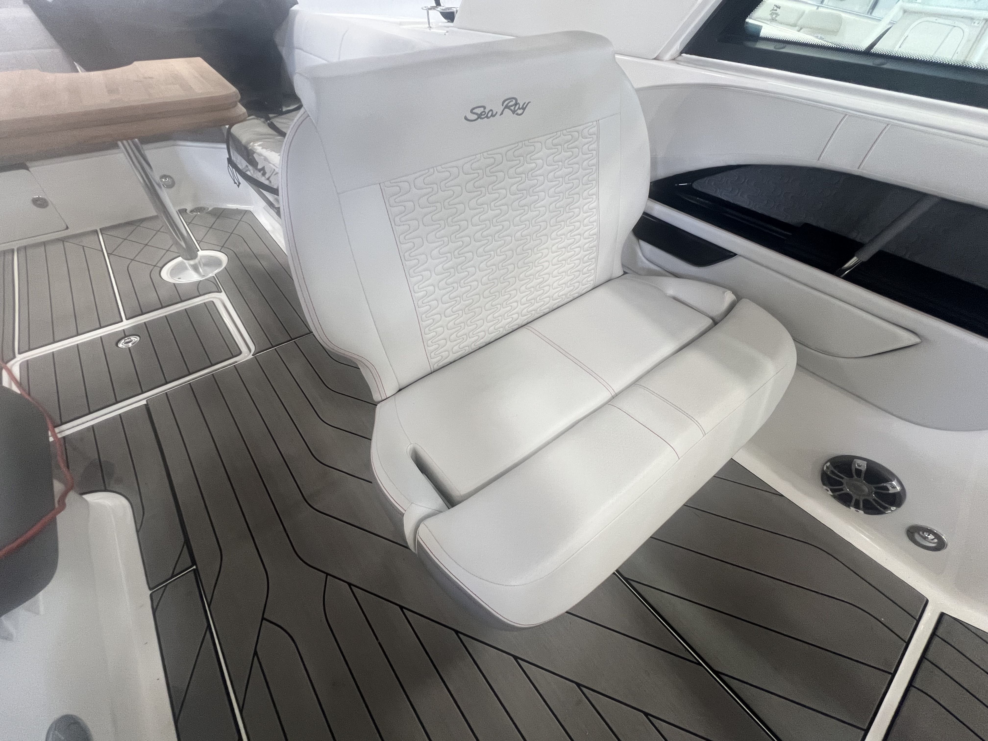 2022 Sea Ray
                                                             400 SLX Image Thumbnail #17