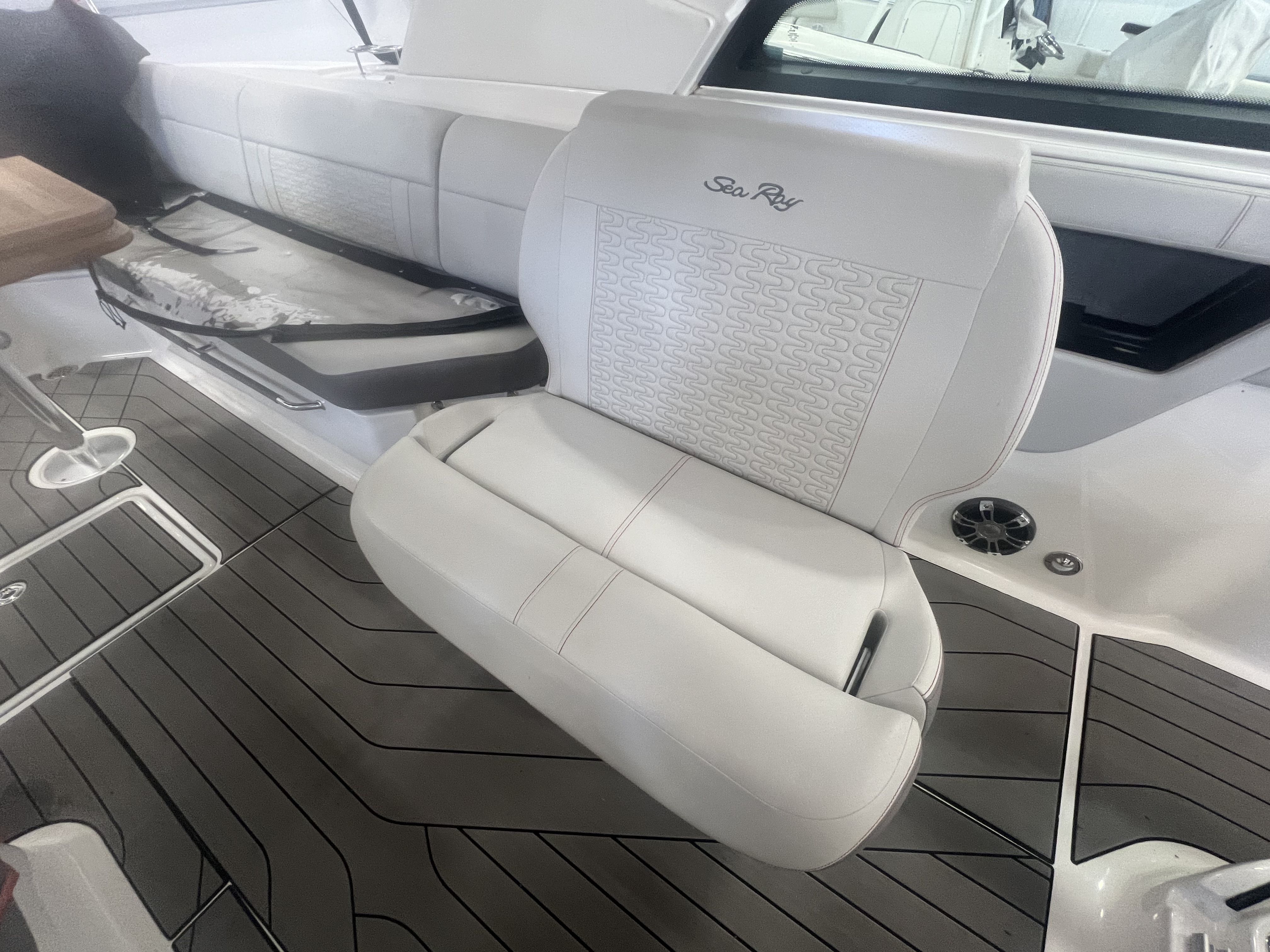 2022 Sea Ray
                                                             400 SLX Image Thumbnail #18