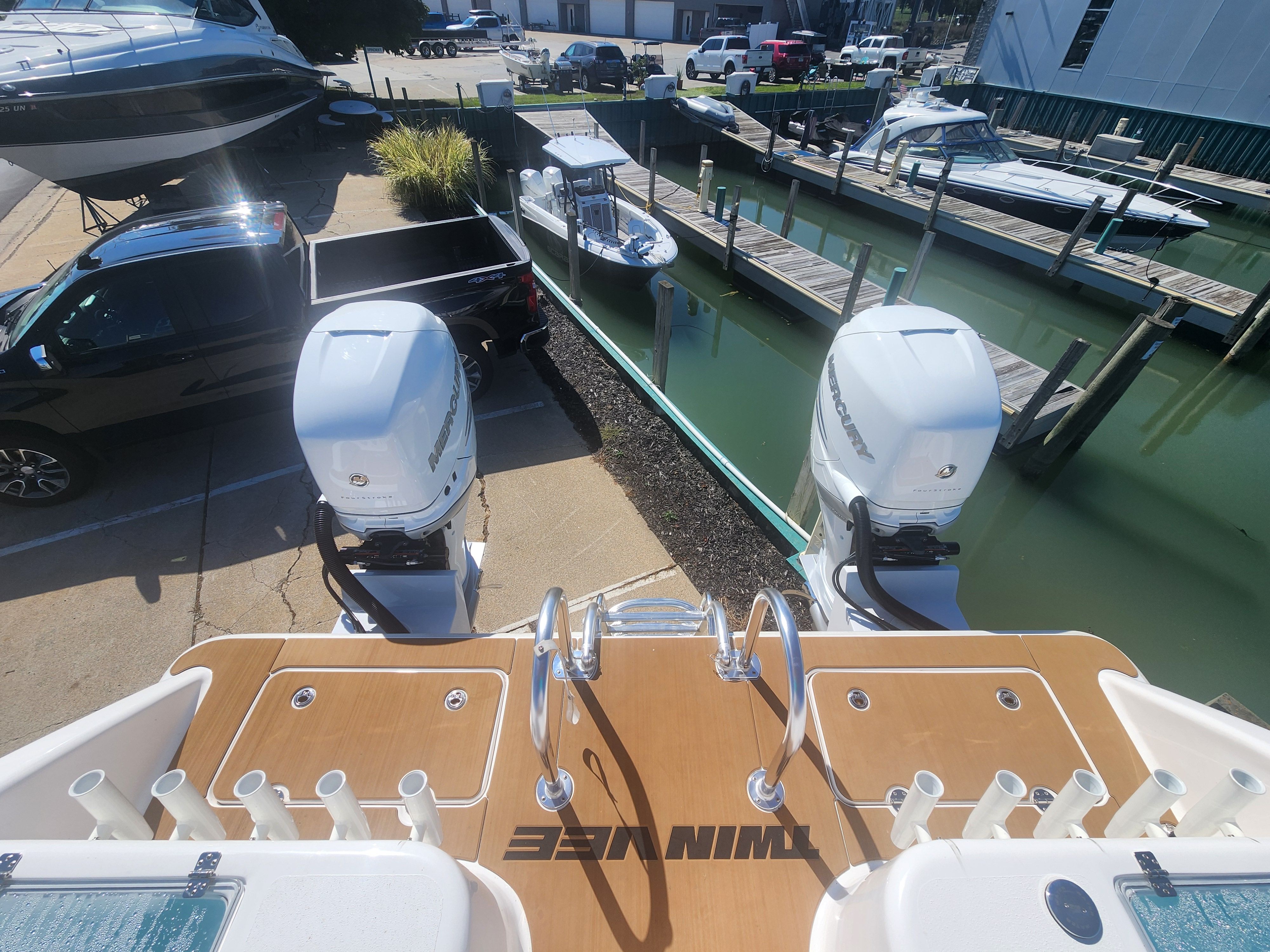 2023 Twin Vee
                                                             340 GFX Image Thumbnail #4