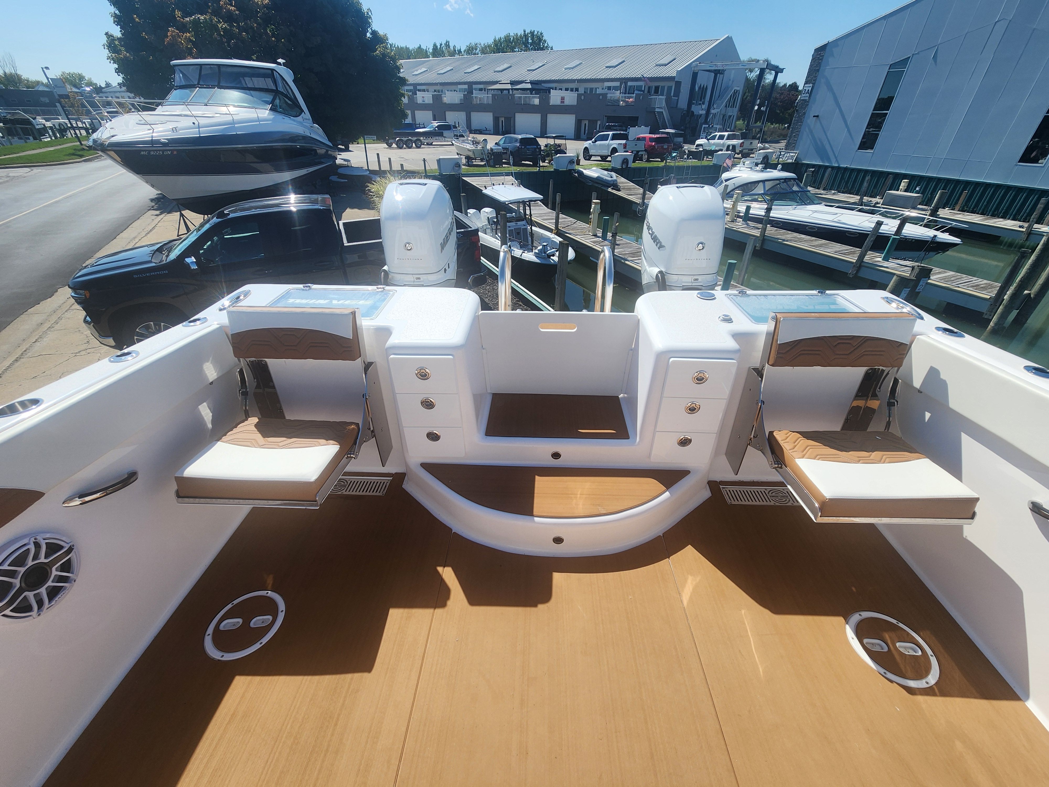 2023 Twin Vee
                                                             340 GFX Image Thumbnail #7