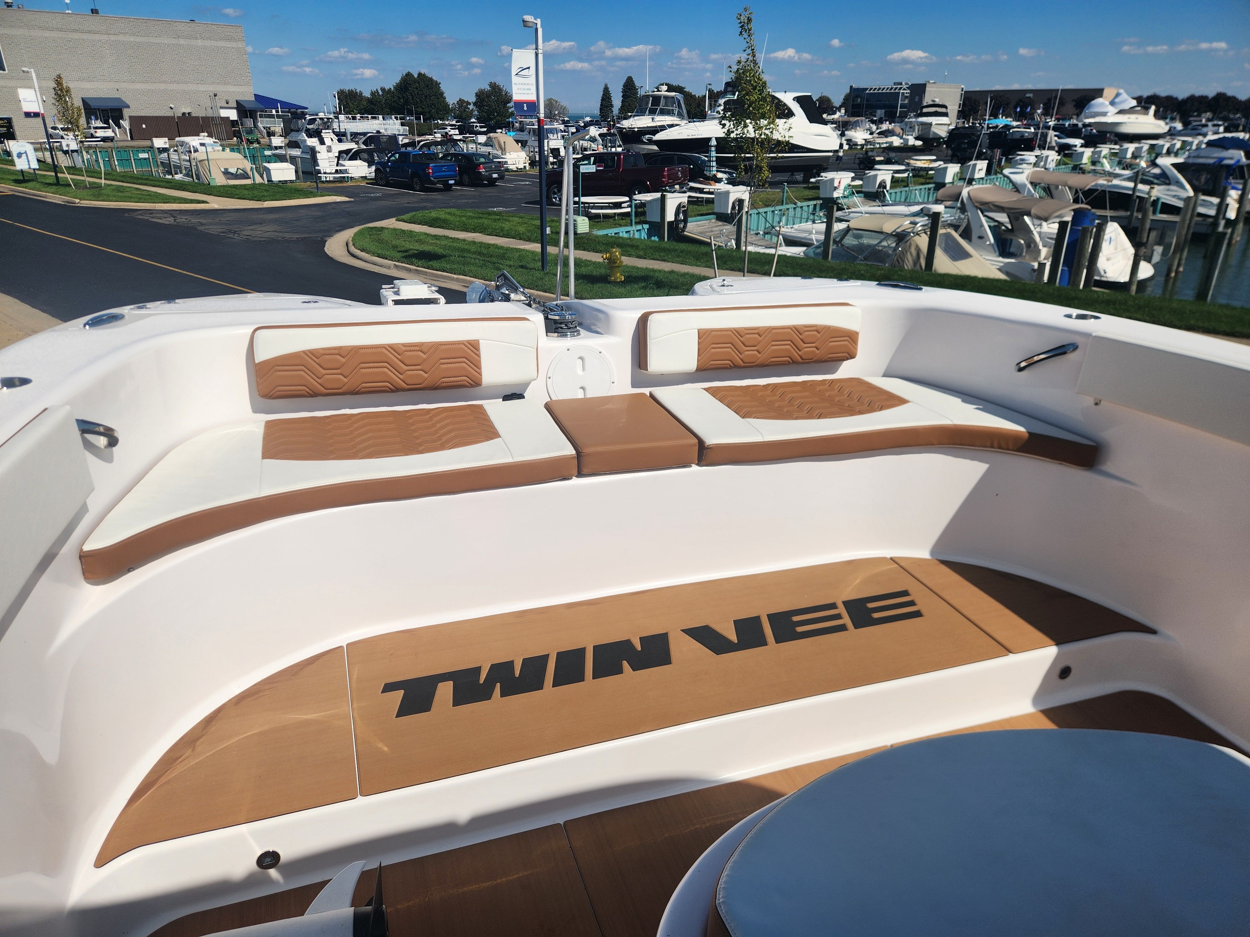 2023 Twin Vee
                                                             340 GFX Image Thumbnail #12
