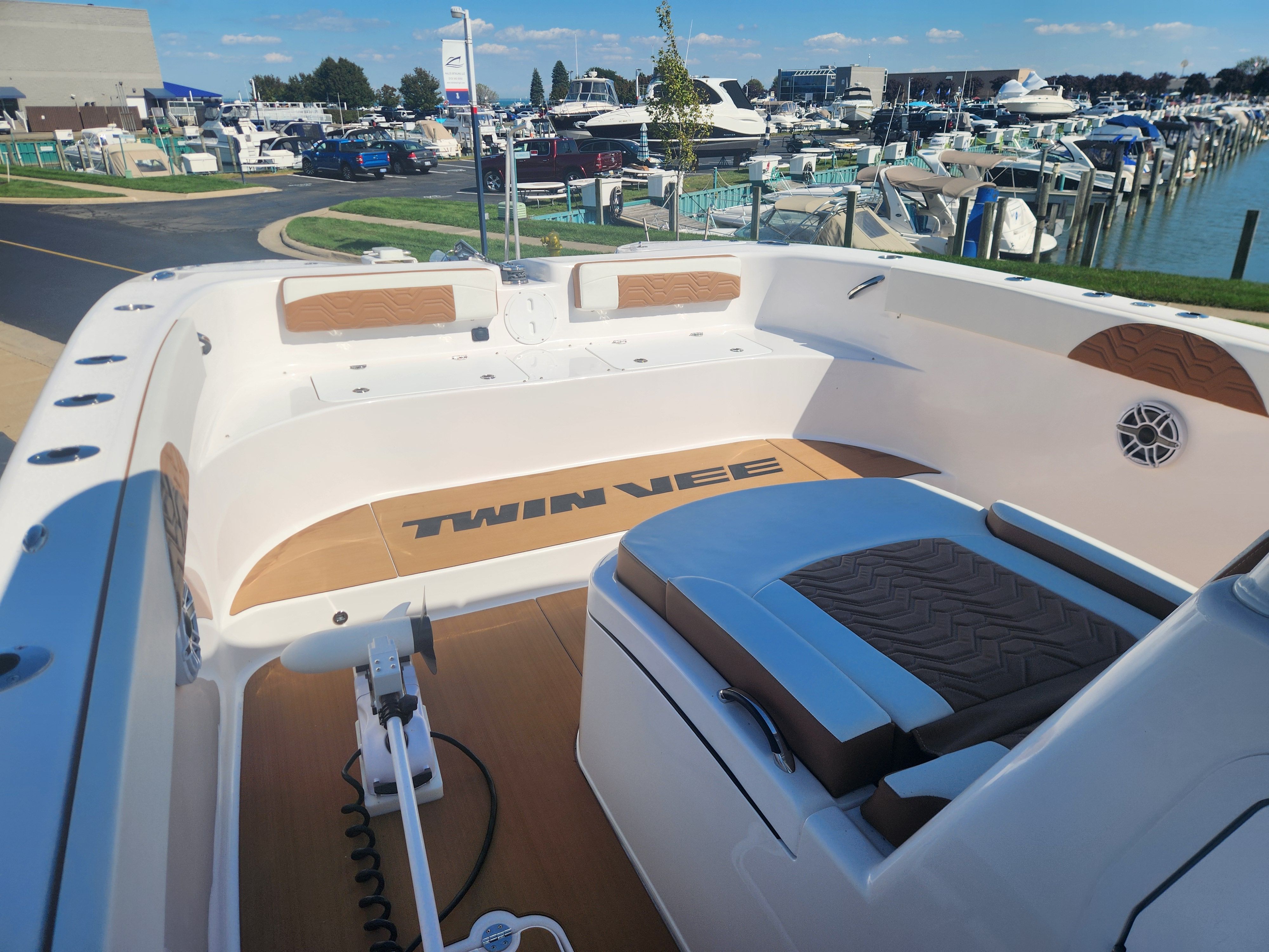 2023 Twin Vee
                                                             340 GFX Image Thumbnail #13