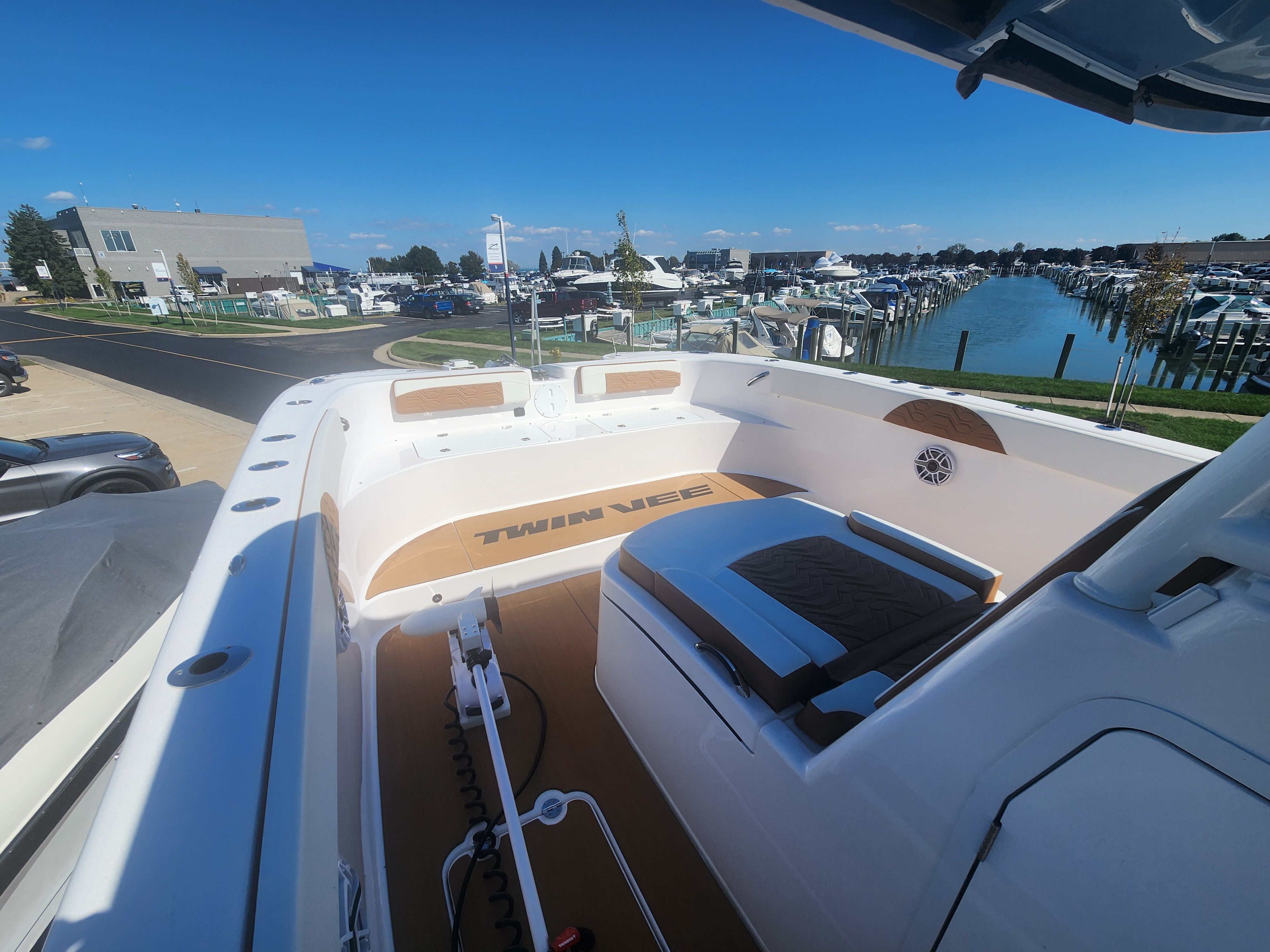2023 Twin Vee
                                                             340 GFX Image Thumbnail #14