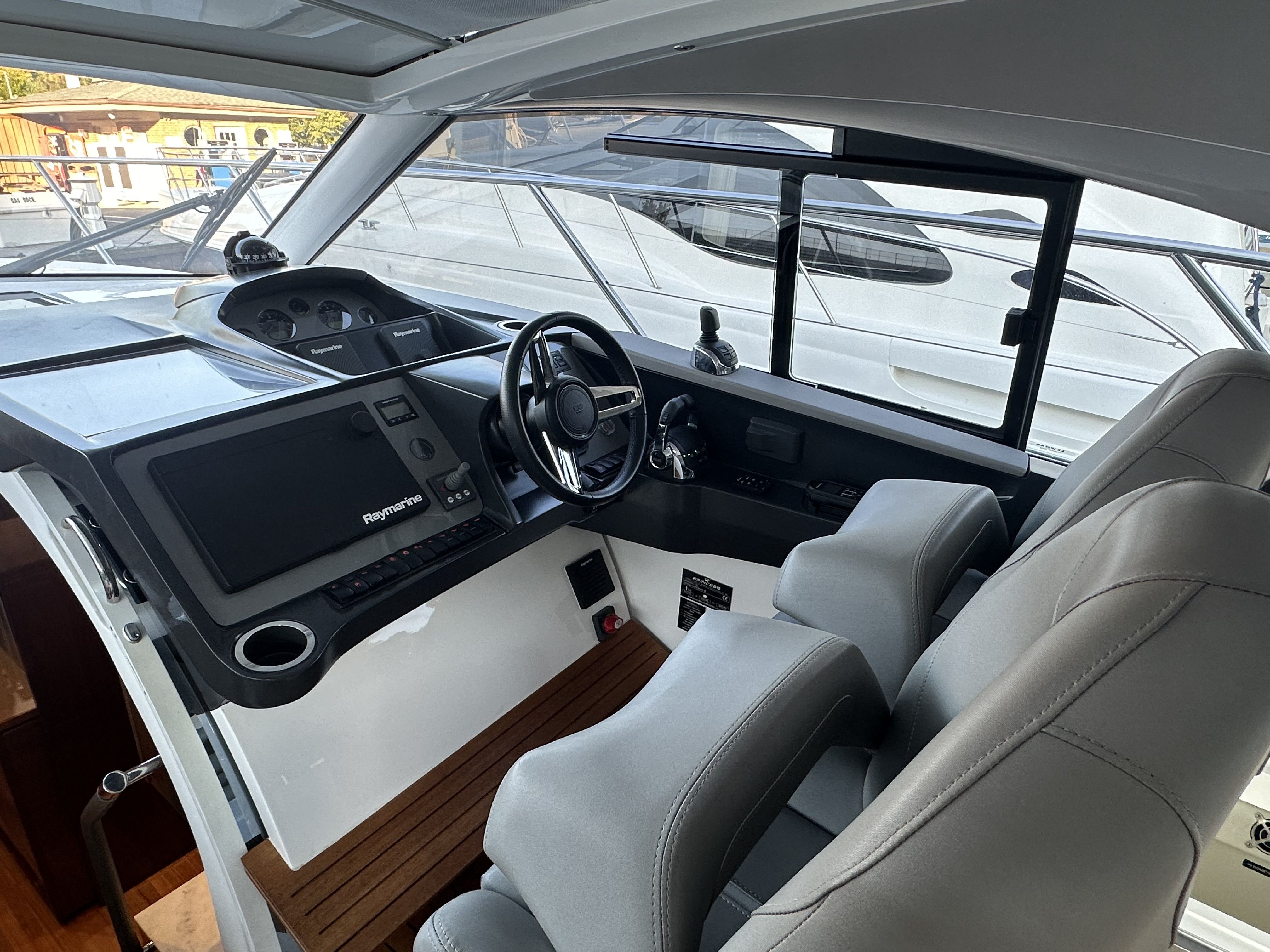 2019 Princess
                                                             V40 Image Thumbnail #9