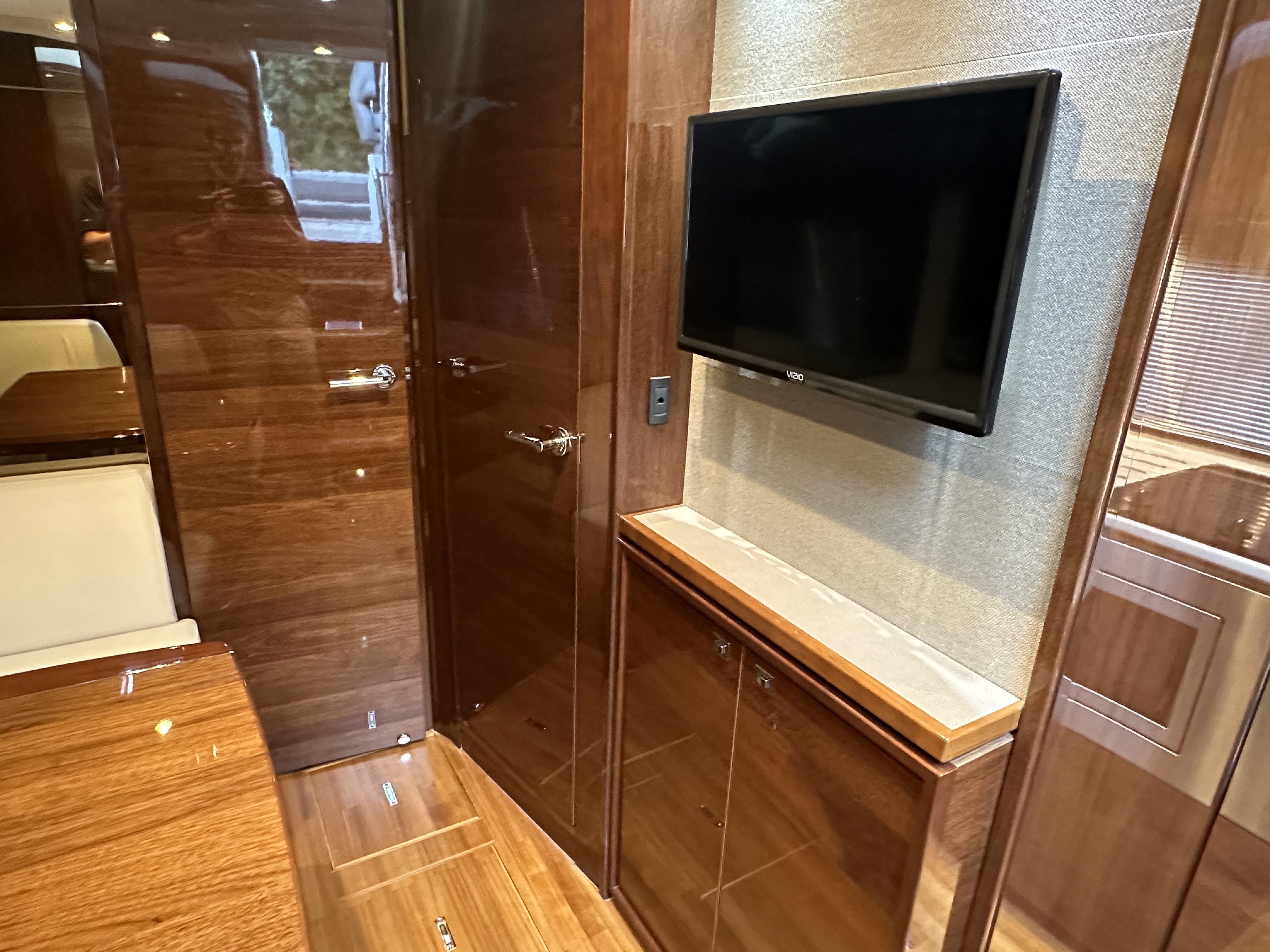 2019 Princess
                                                             V40 Image Thumbnail #16