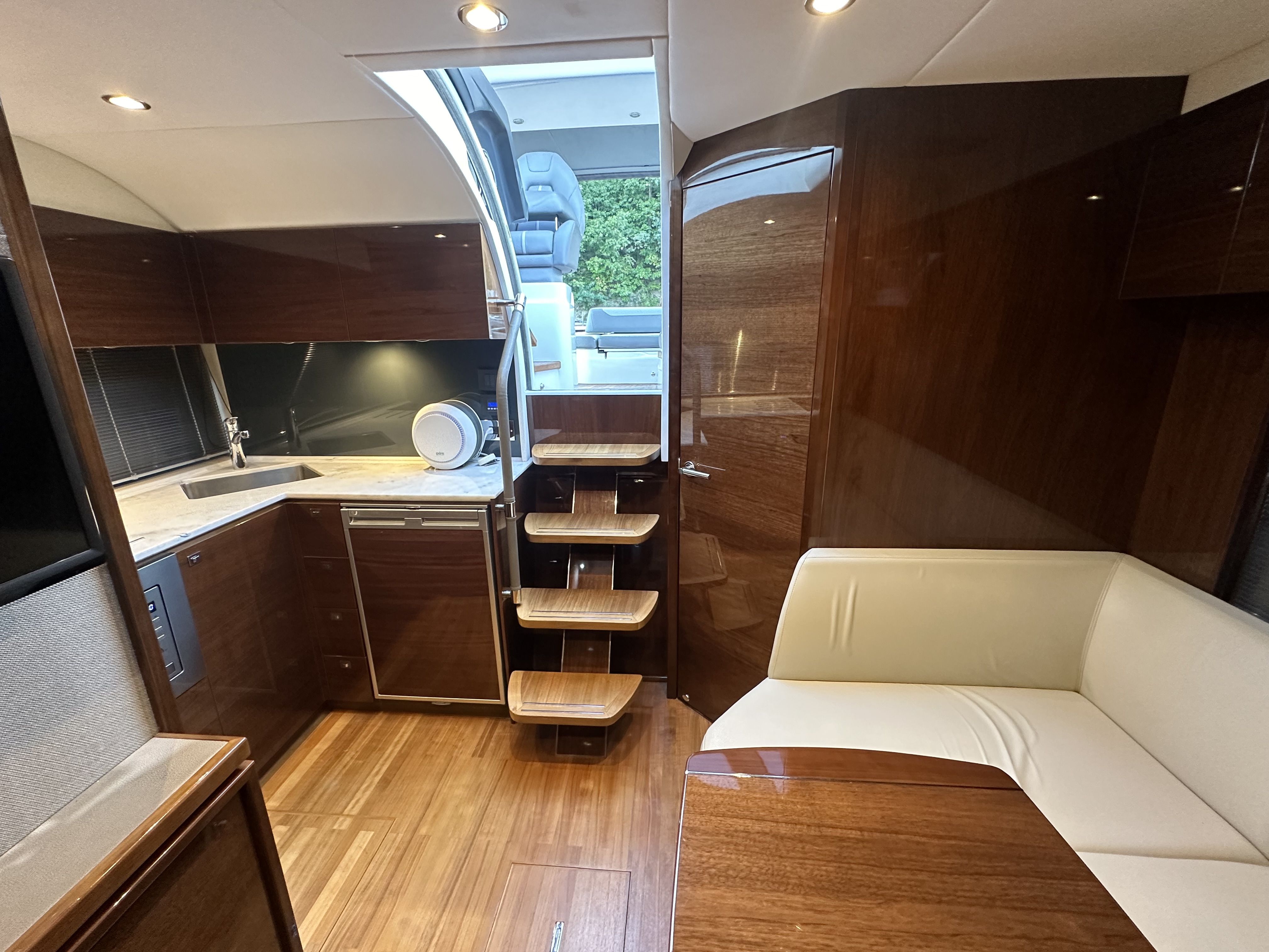 2019 Princess
                                                             V40 Image Thumbnail #18
