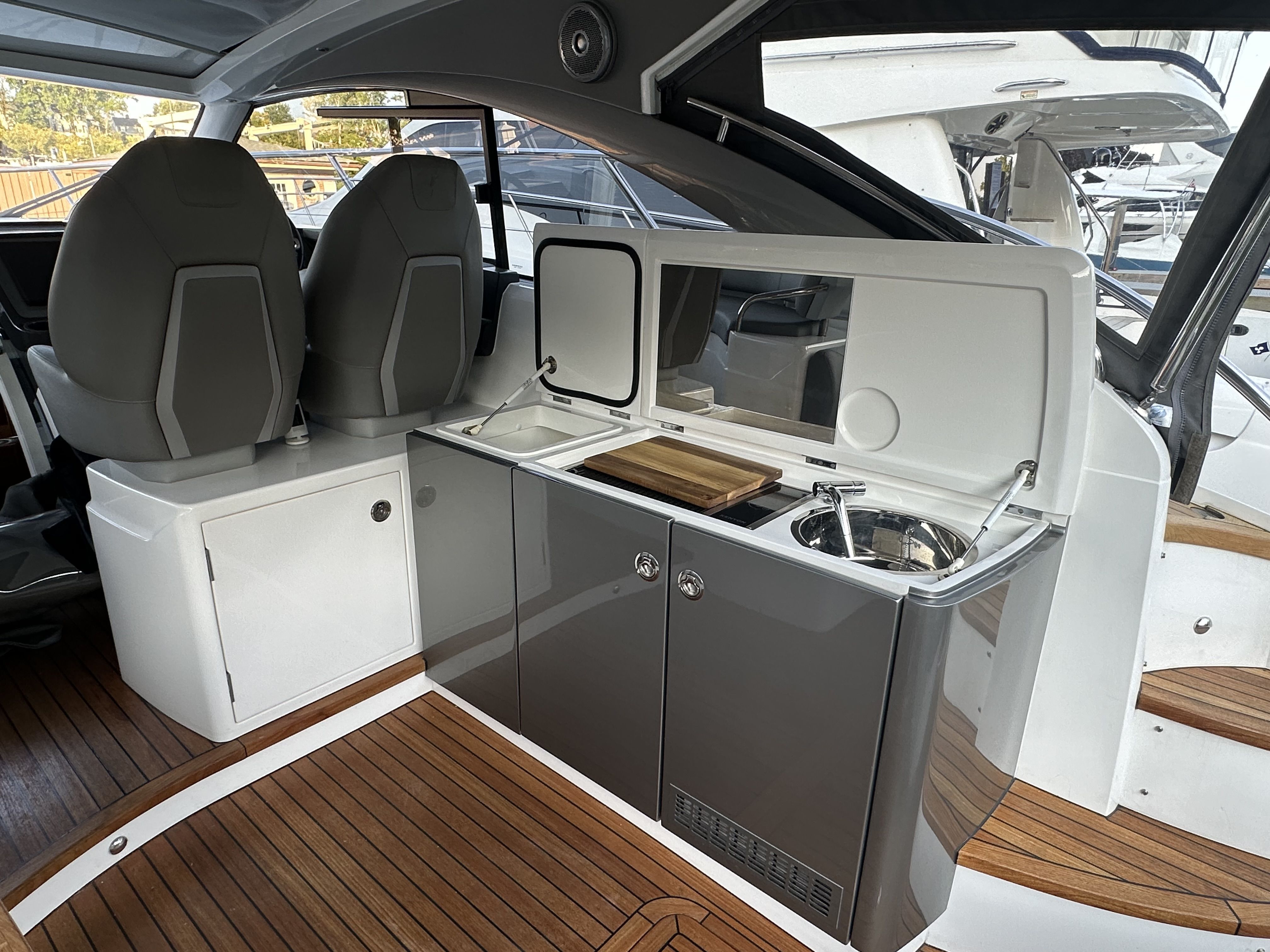 2019 Princess V40 Image Thumbnail #9