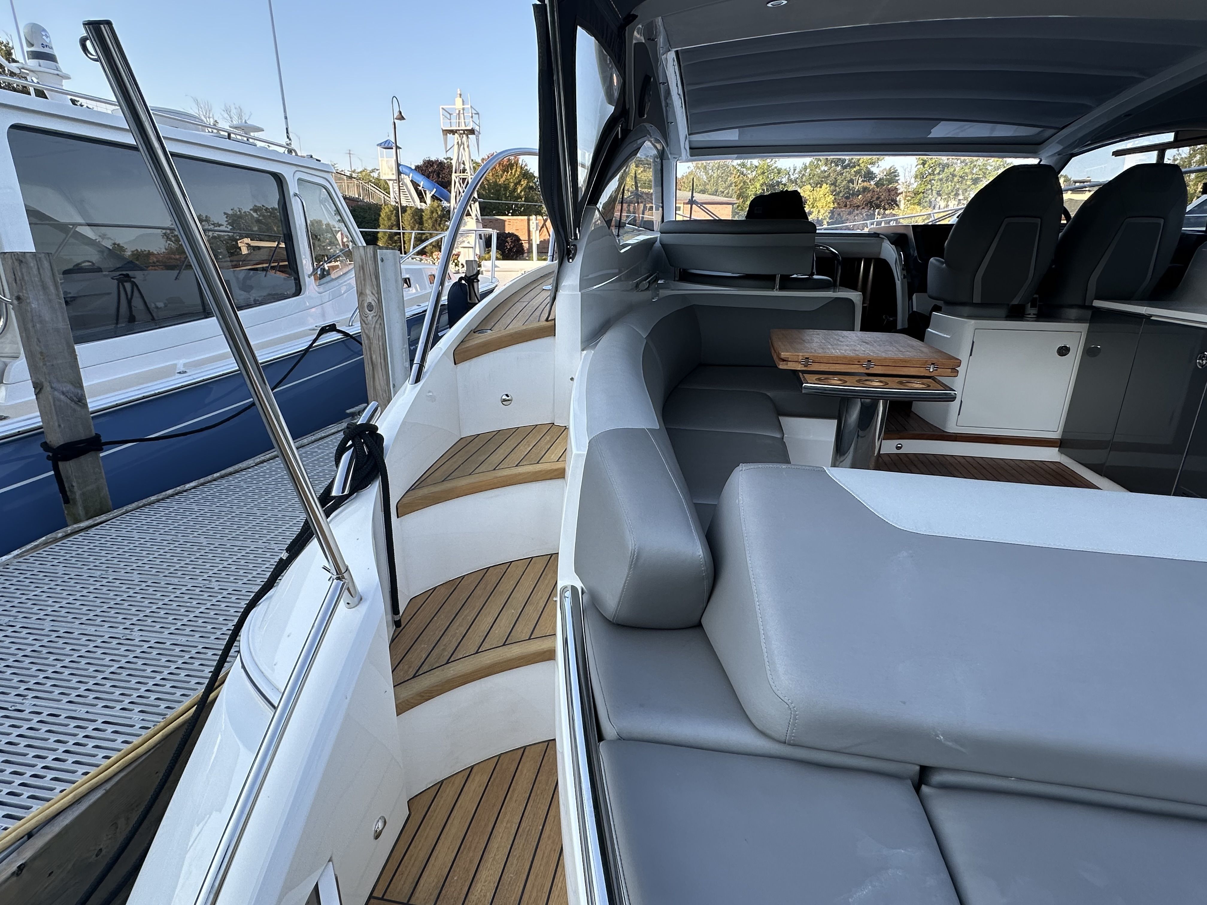 2019 Princess V40 Image Thumbnail #4