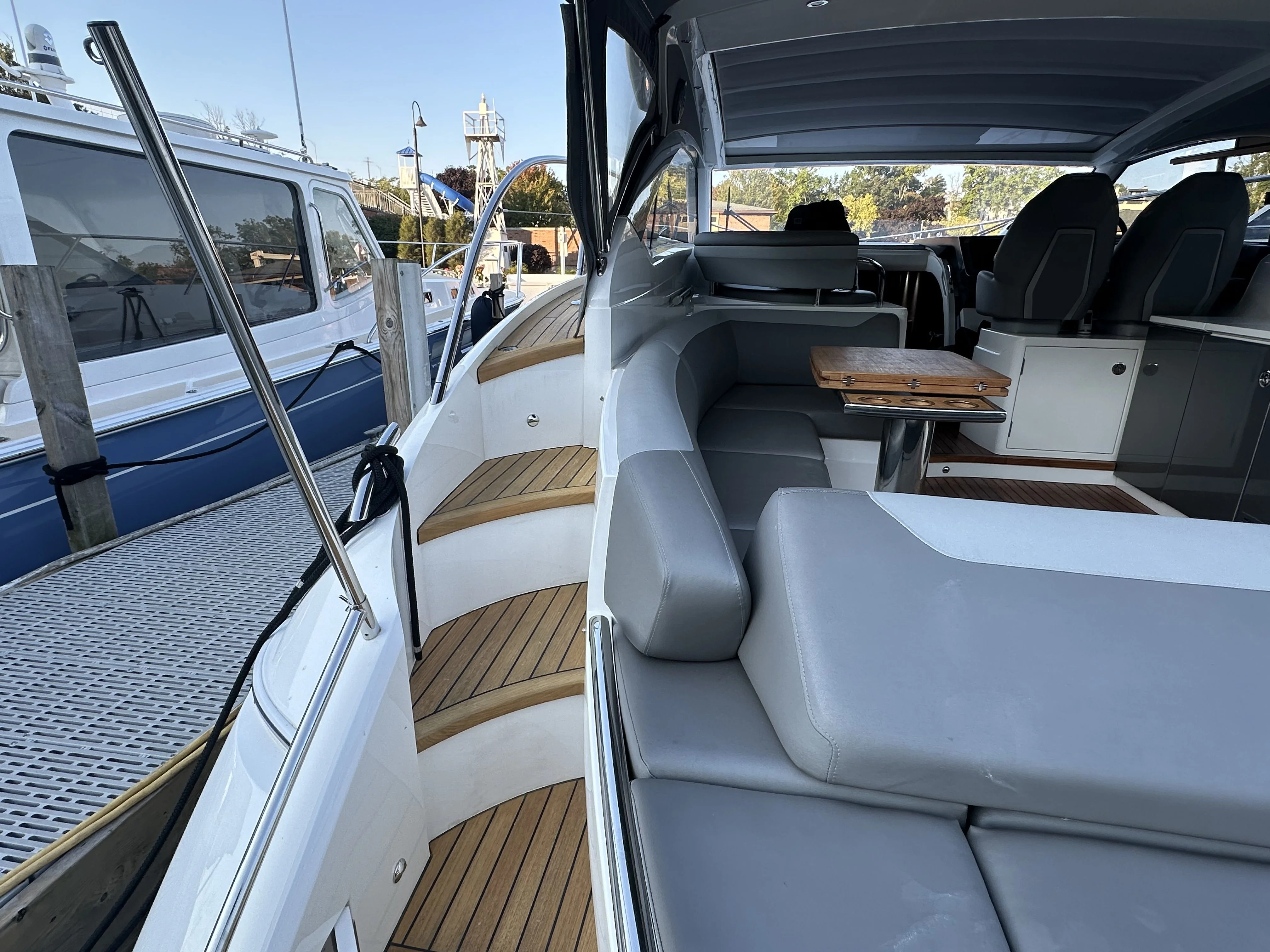 2019 Princess V40 Image Thumbnail #4