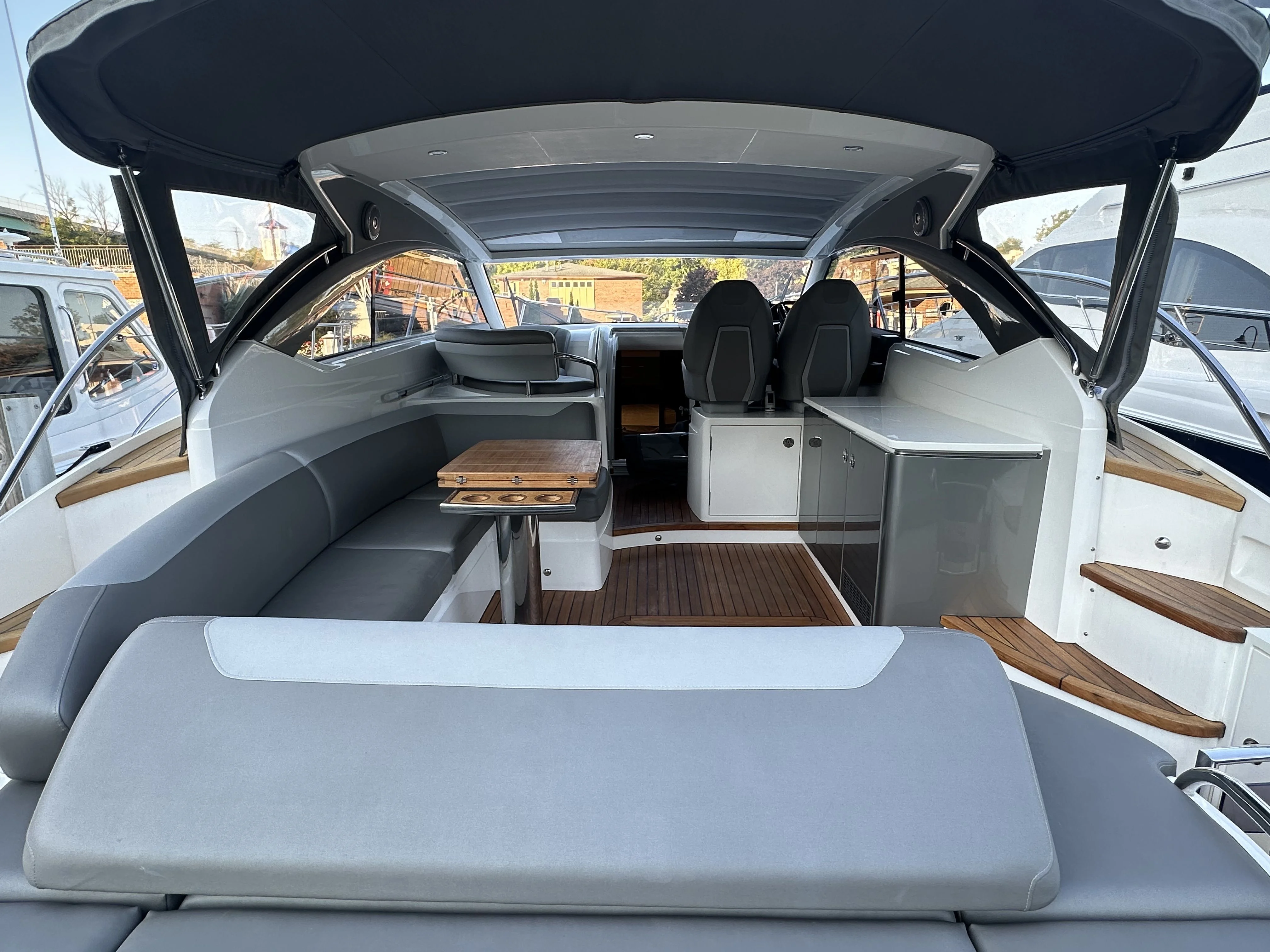 2019 Princess V40 Image Thumbnail #5