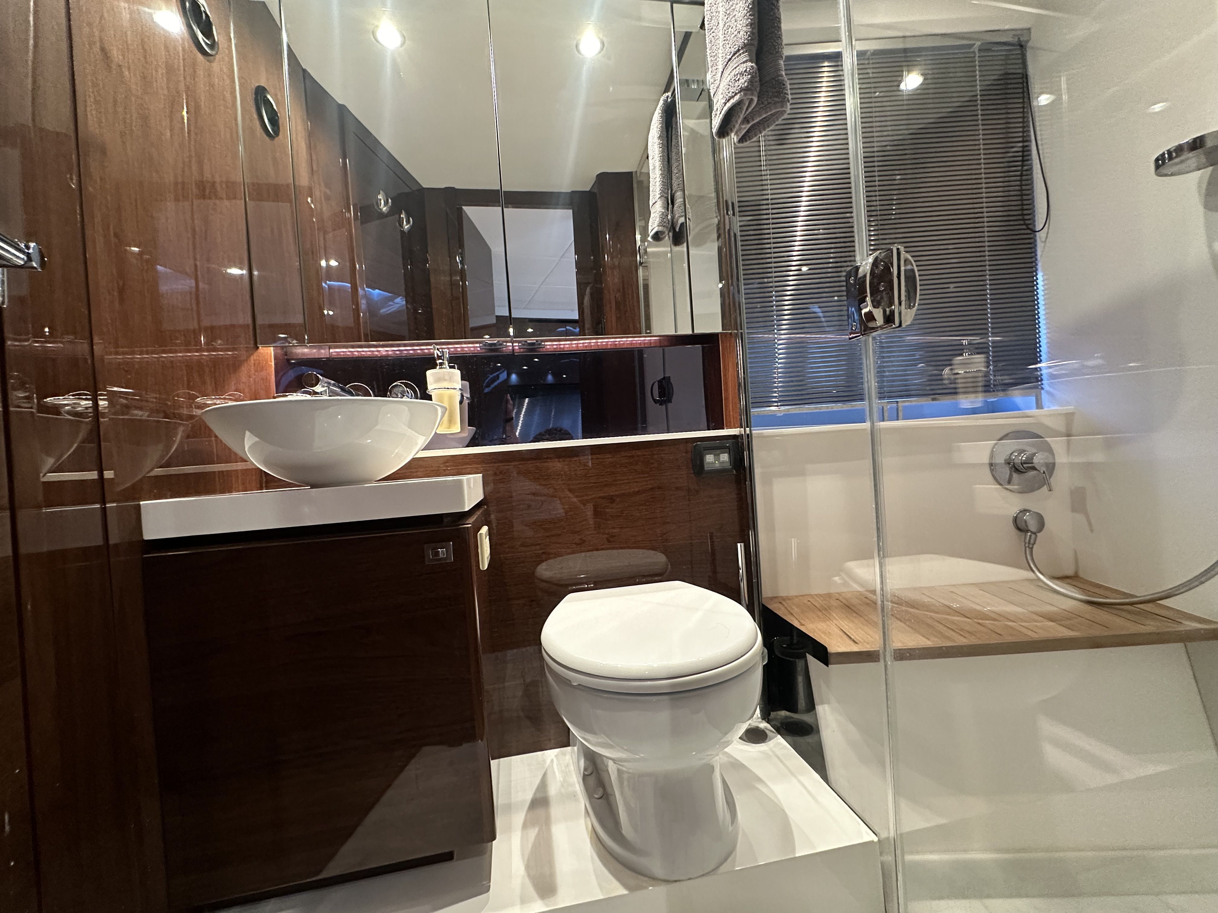 2019 Princess V40 Image Thumbnail #20