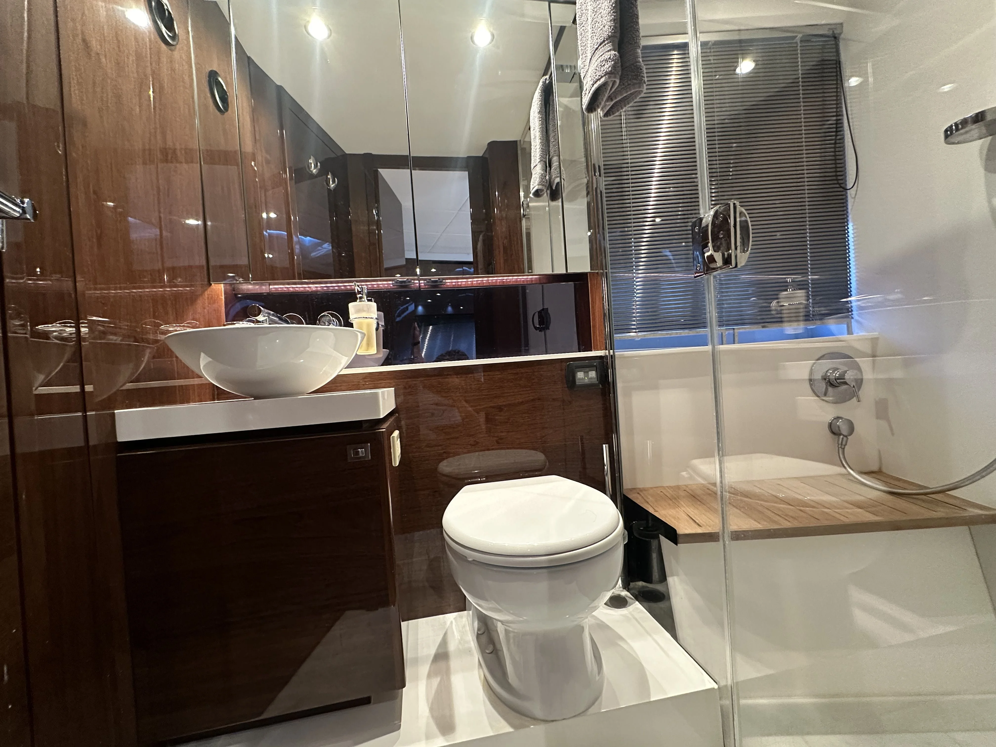 2019 Princess V40 Image Thumbnail #20