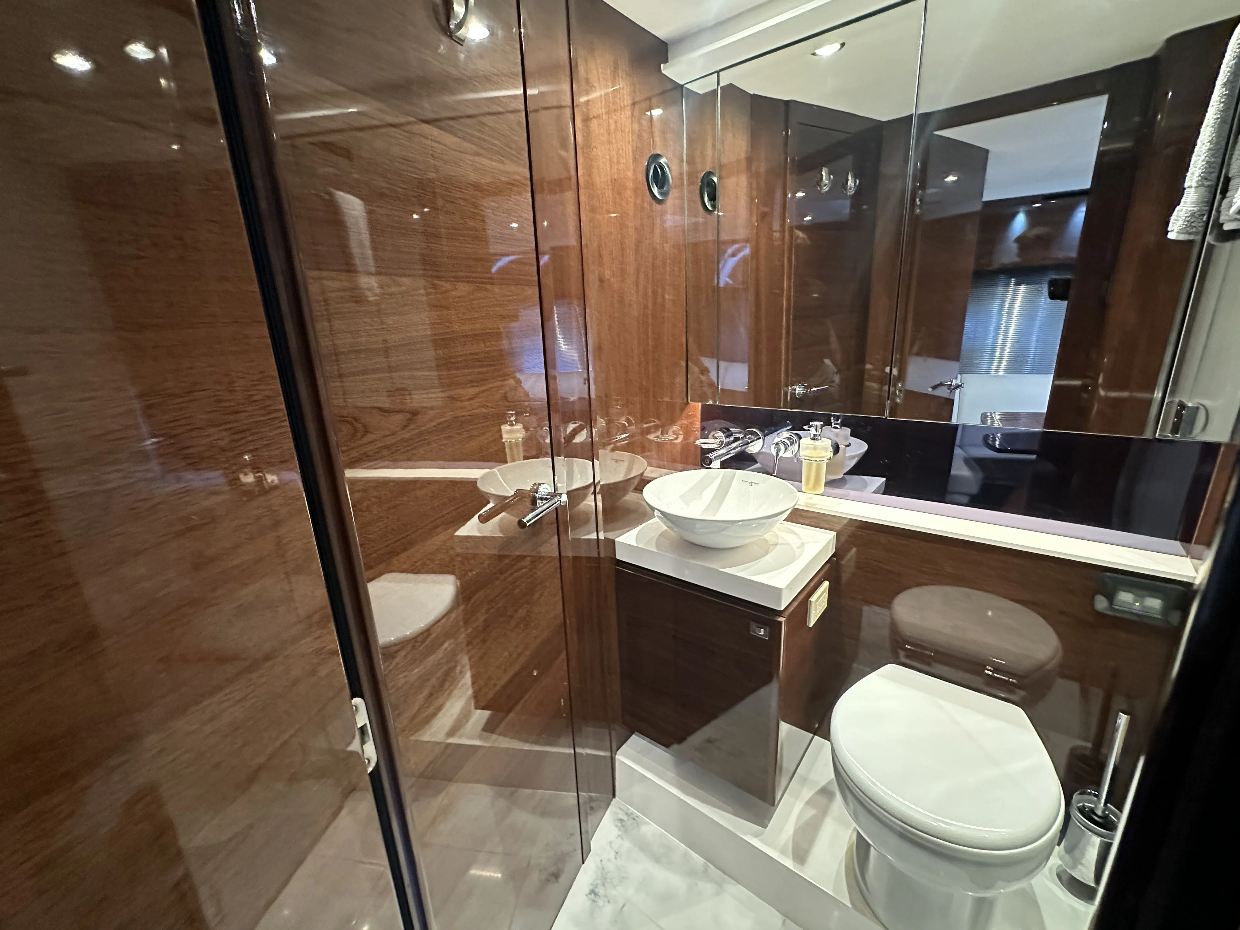 2019 Princess V40 Image Thumbnail #21