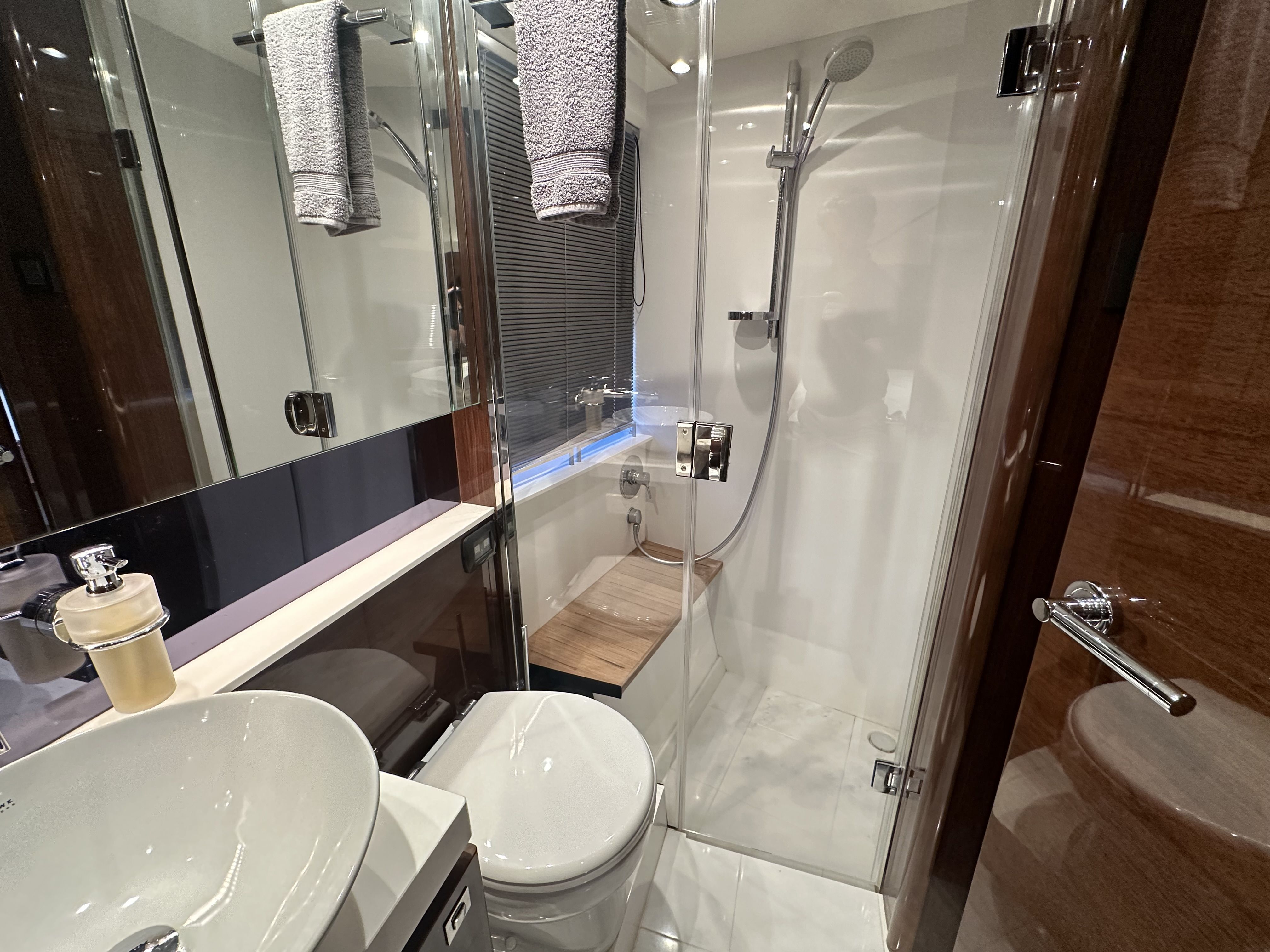 2019 Princess V40 Image Thumbnail #24