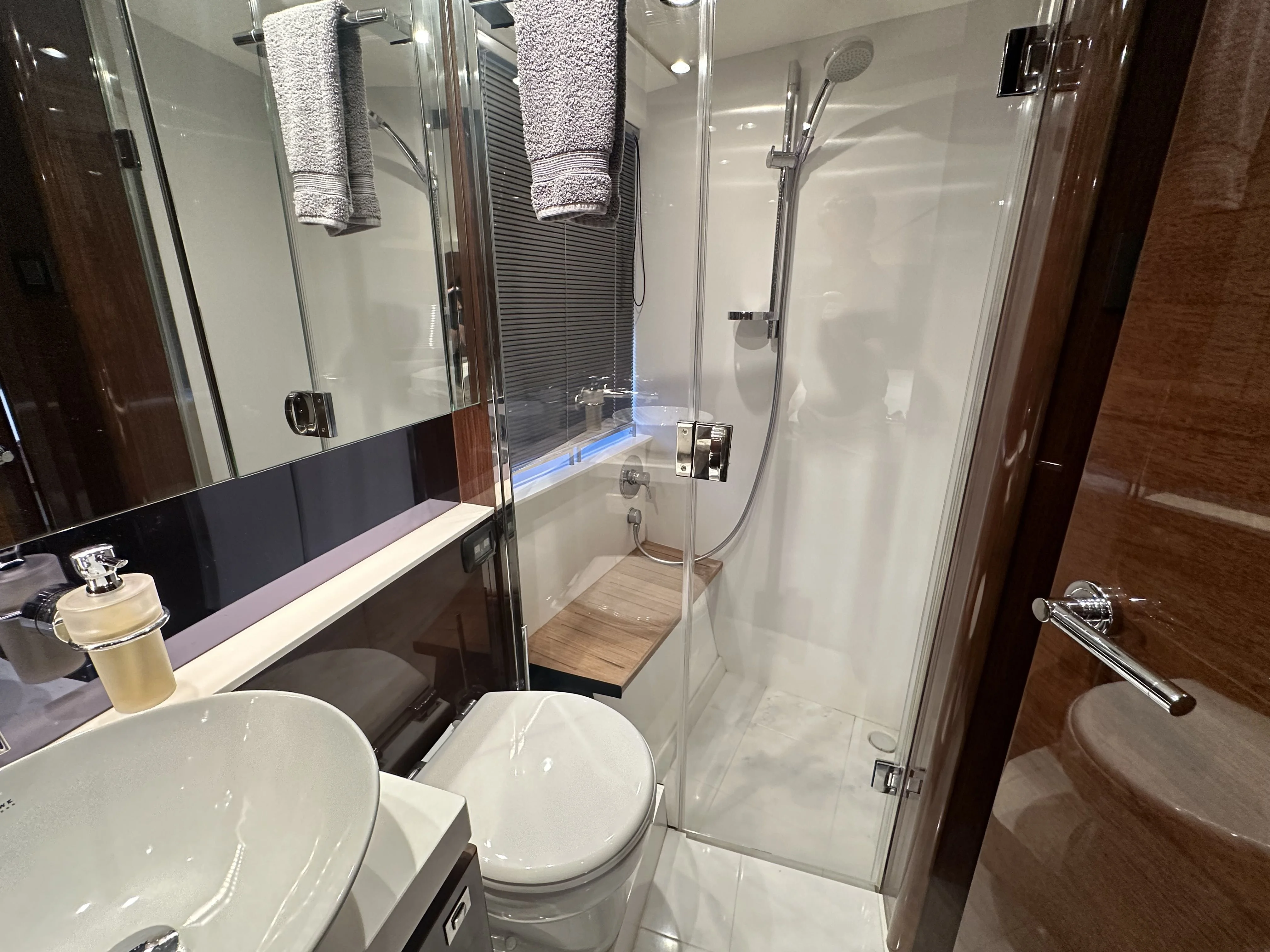 2019 Princess V40 Image Thumbnail #24