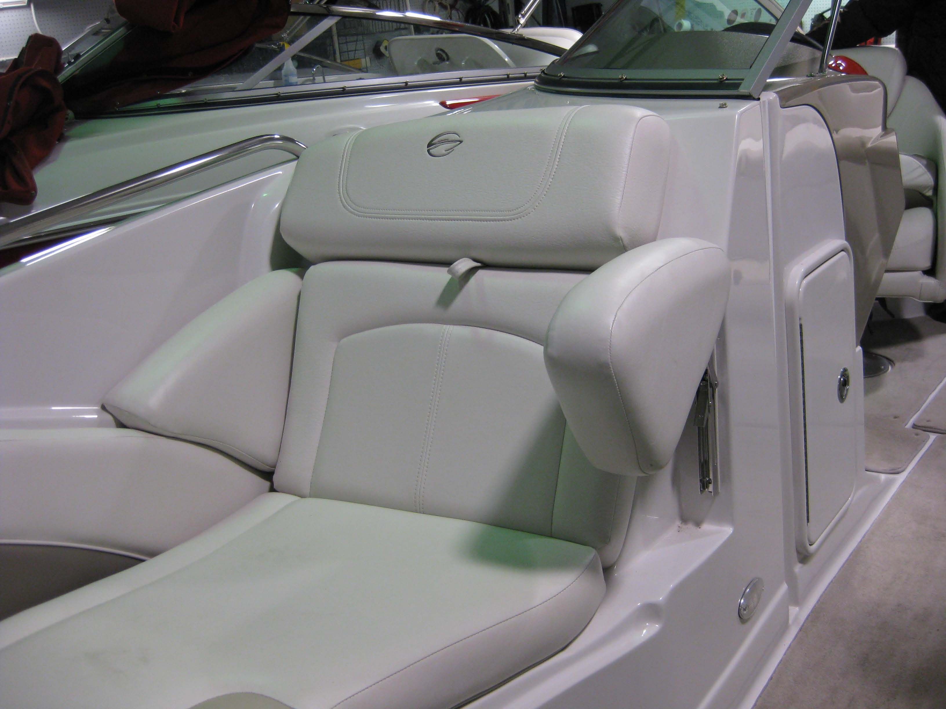 2009 Crownline
                                                             240LS Image Thumbnail #7