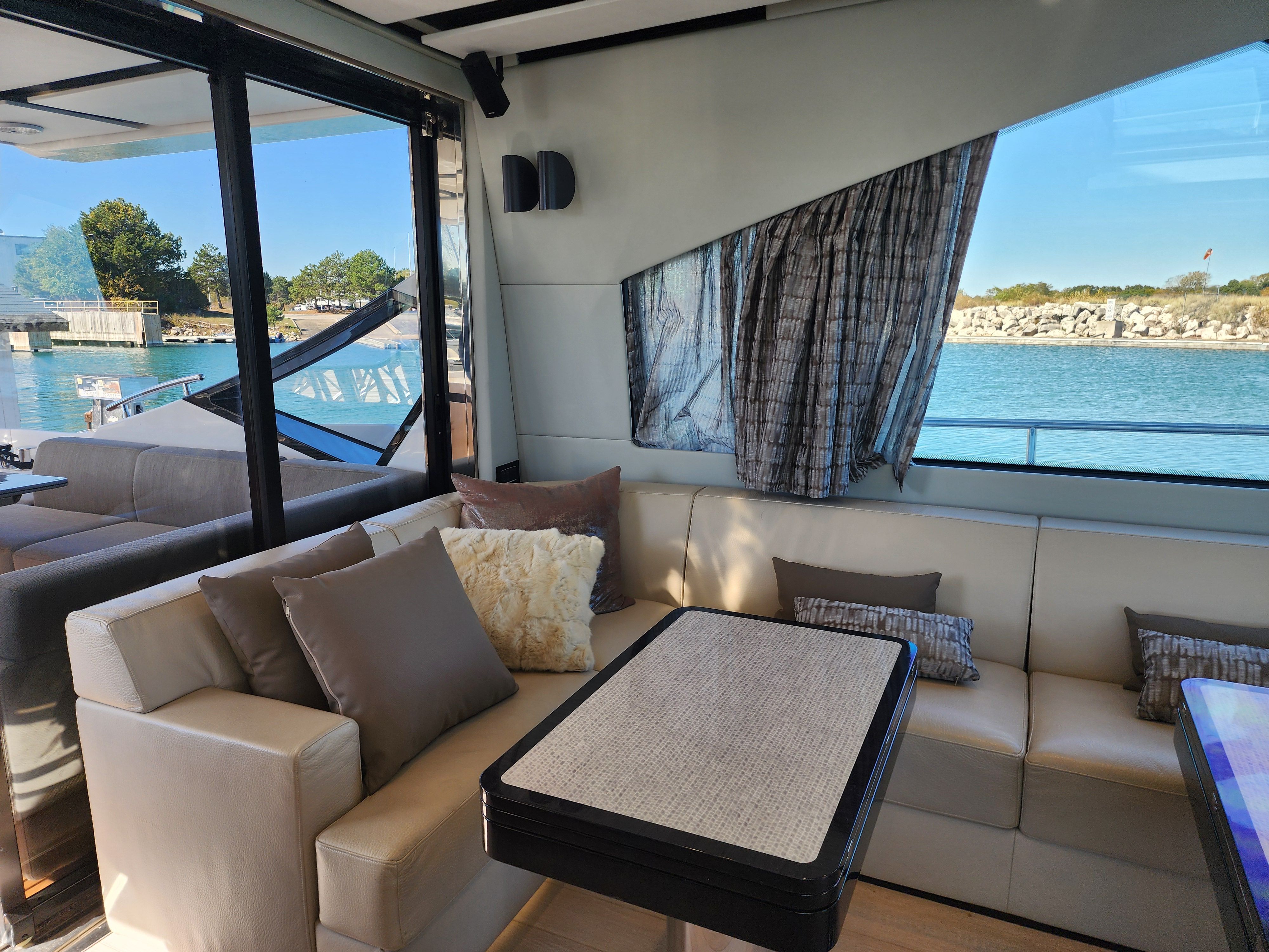 2019 Azimut
                                                             S7 Image Thumbnail #34